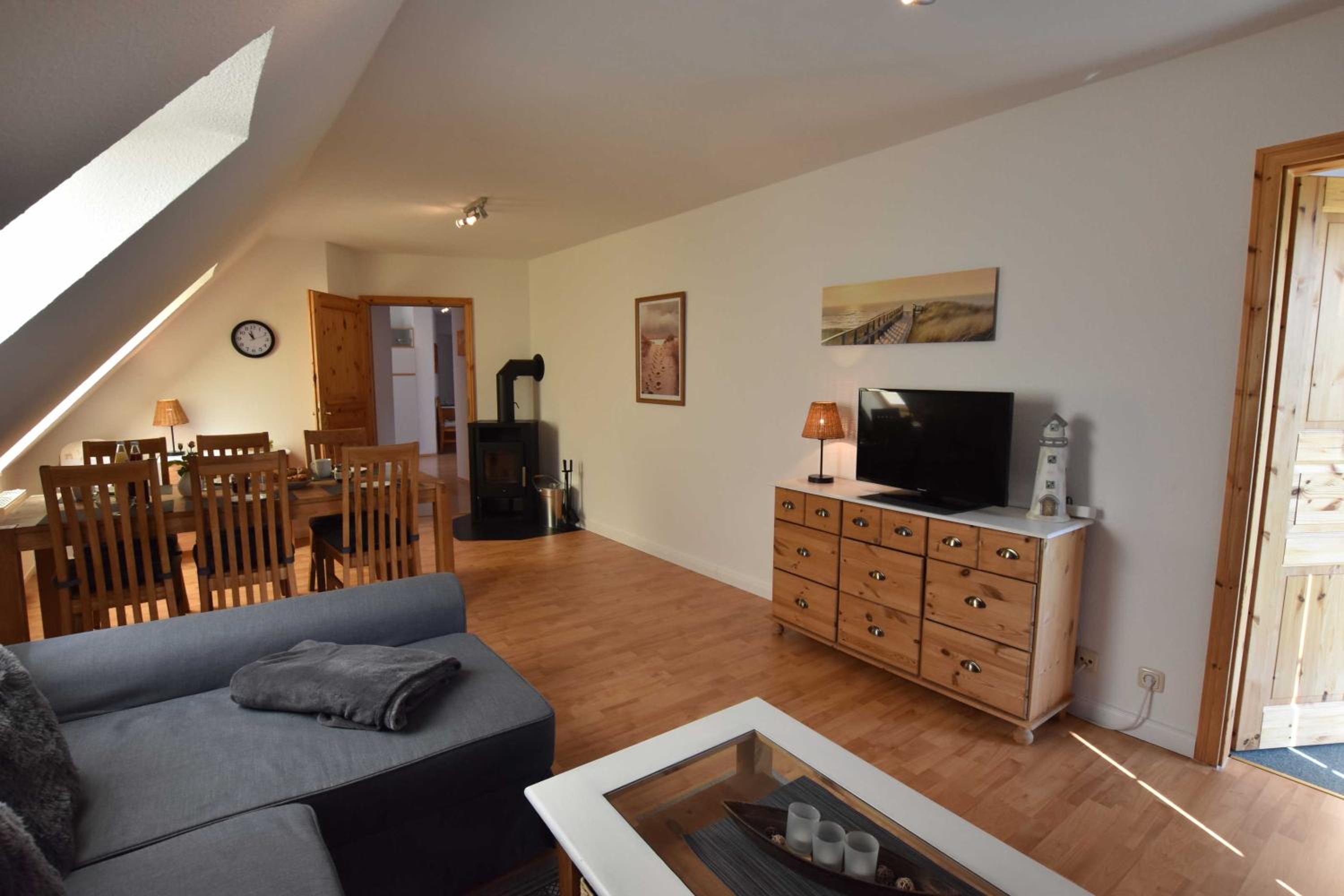 Three-Bedroom Apartment with Balcony photo 3