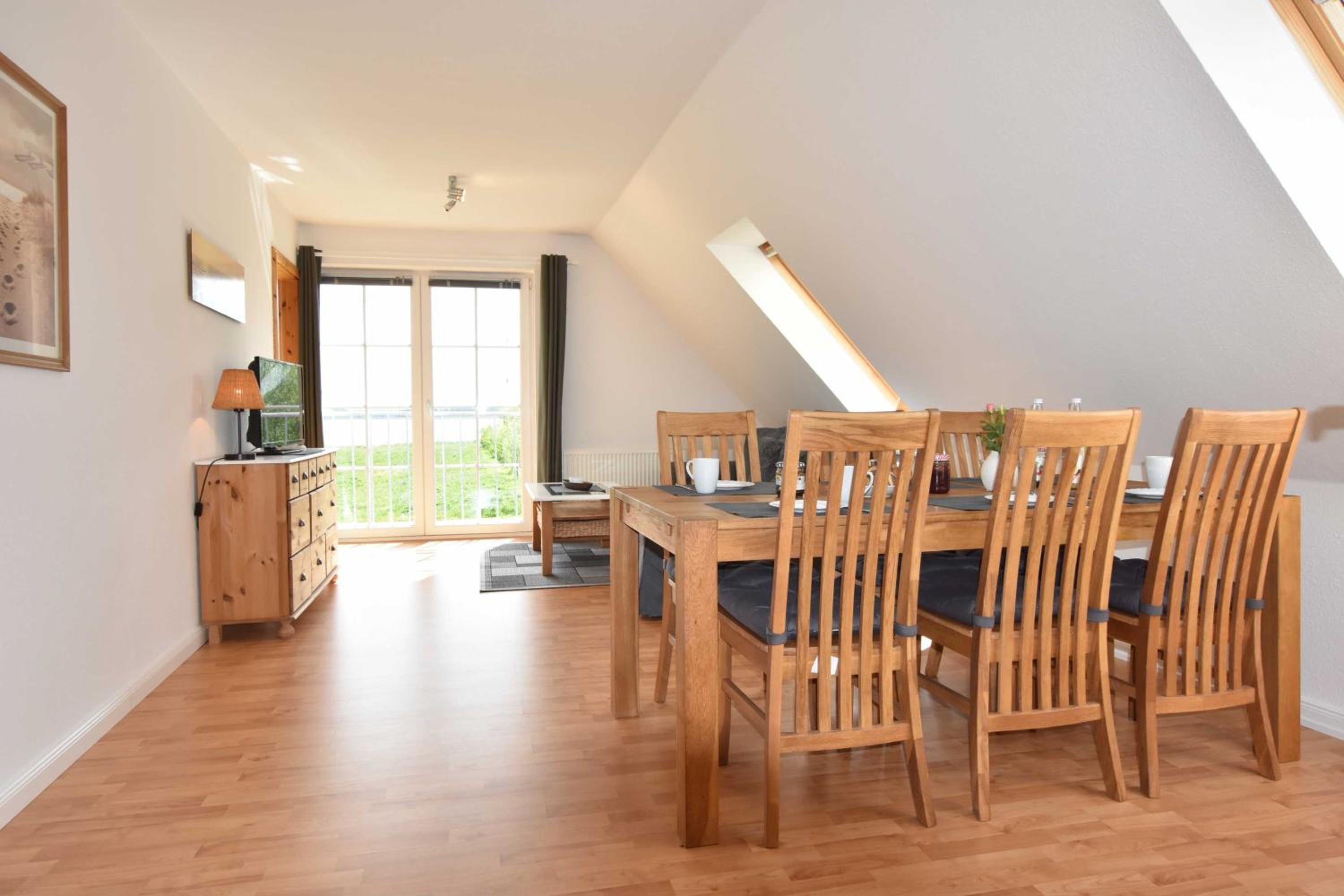 Three-Bedroom Apartment with Balcony photo 2
