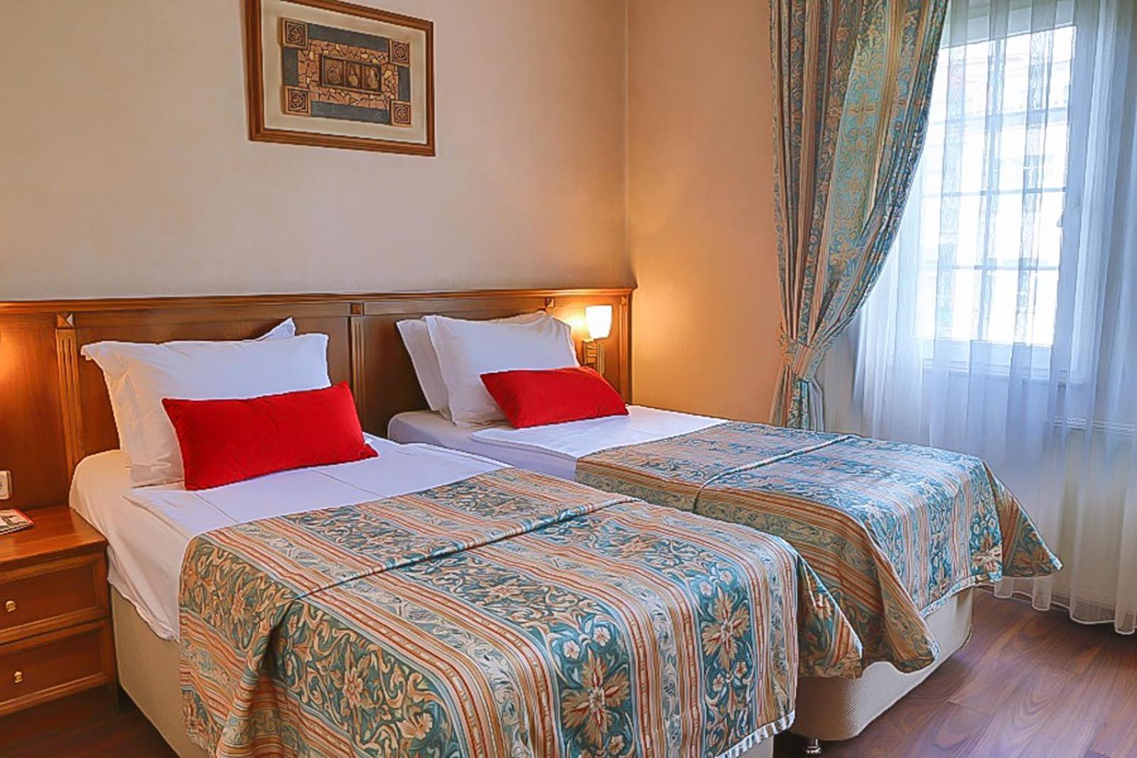 Standard Twin Room - Photo 4