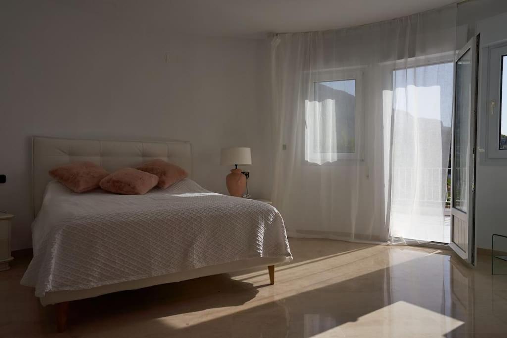 Villa de Tres Habitaciones