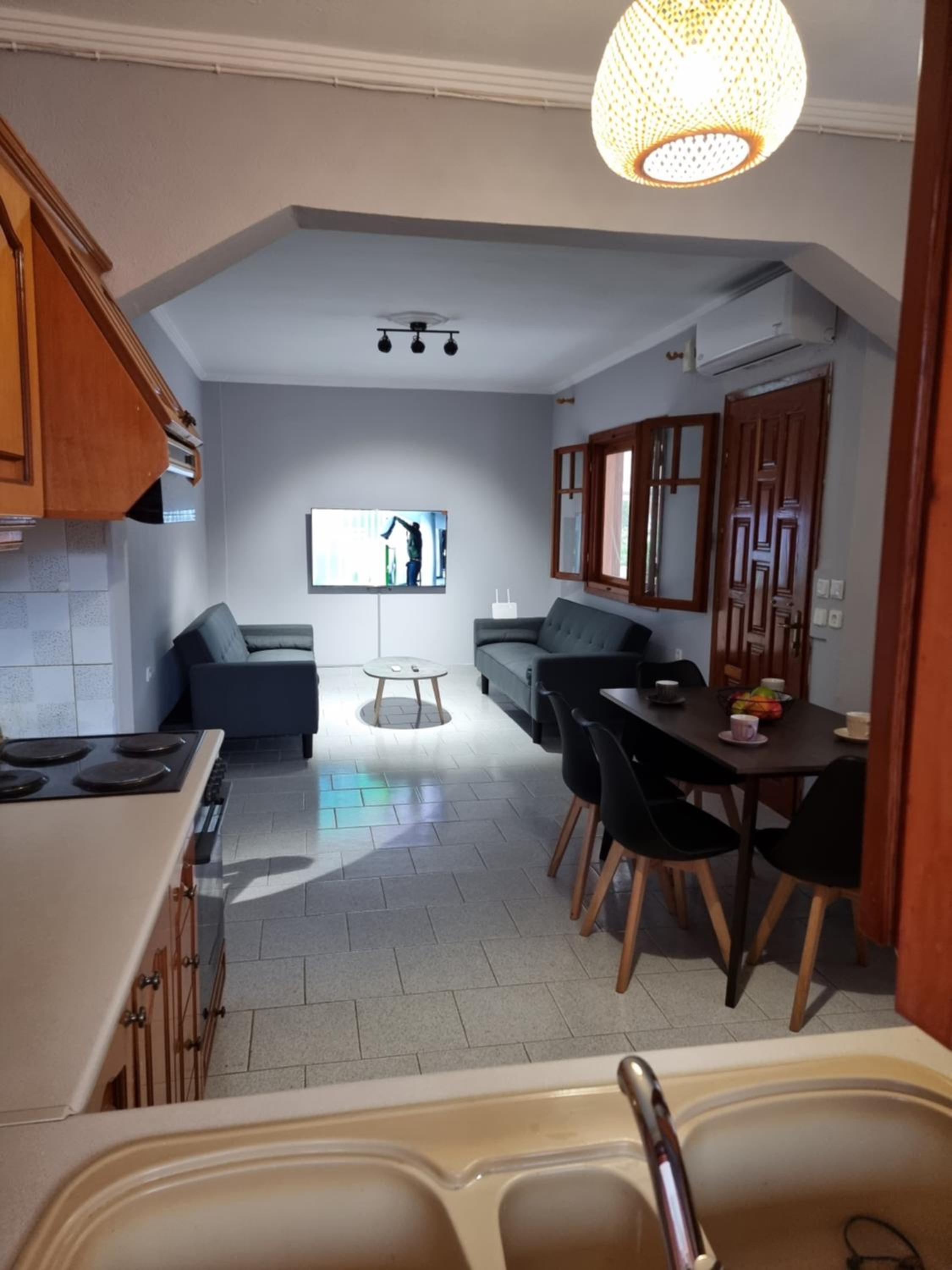 Apartment with Mountain View
