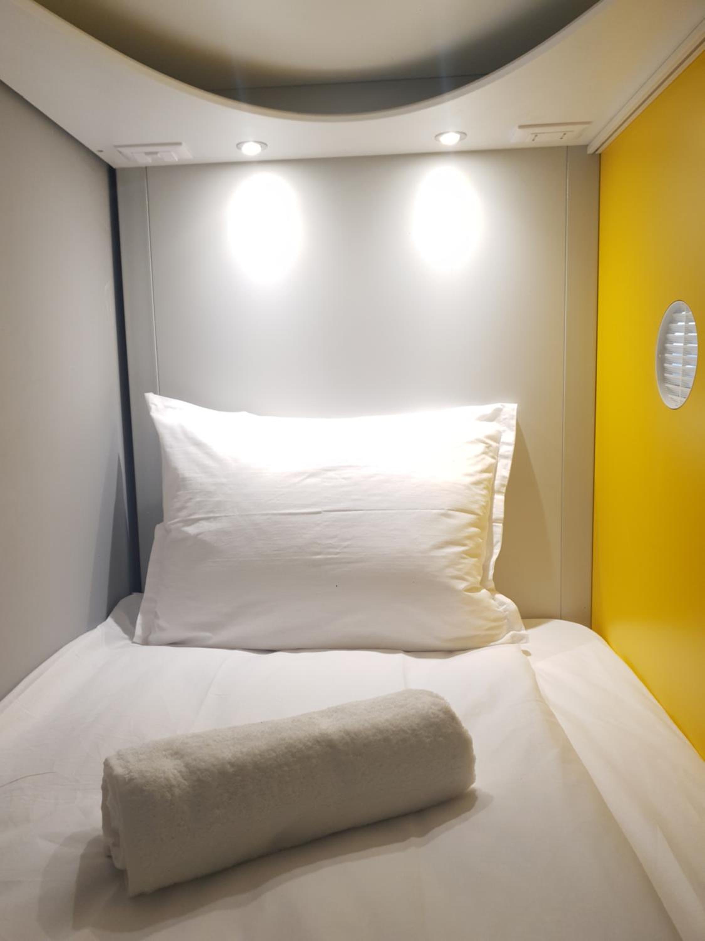 Single Bed in 4-Bed Dormitory Room photo 3