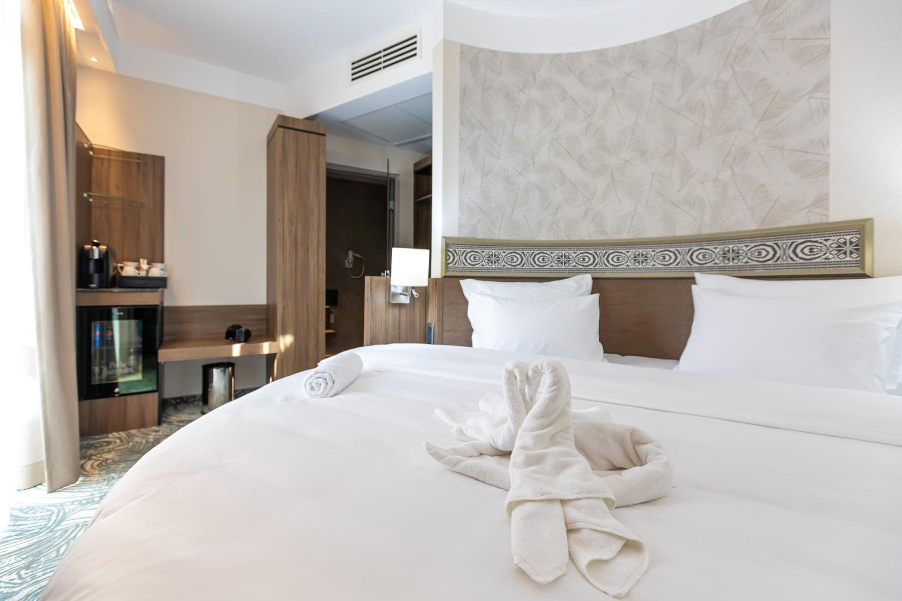 Double Room with Round Bed photo 1