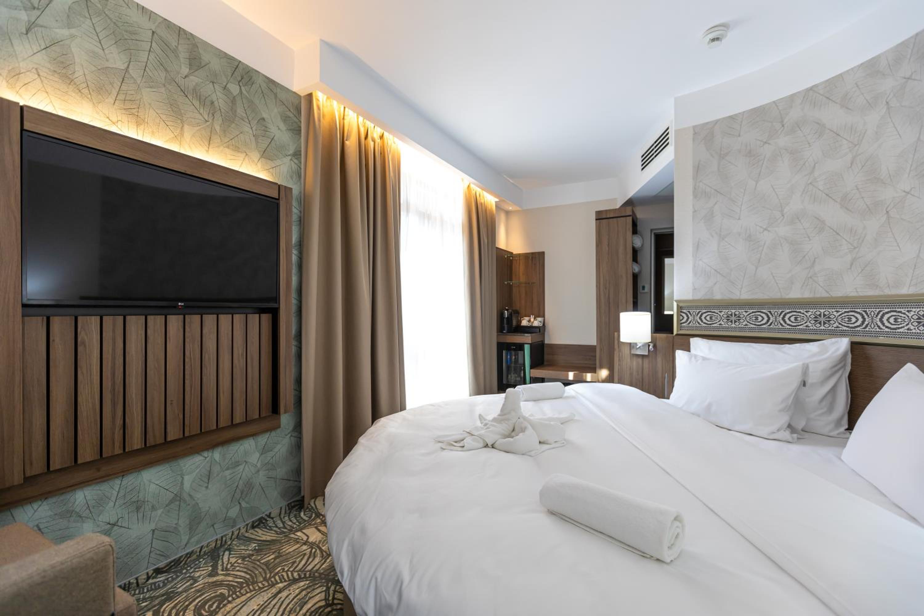Double Room with Round Bed photo 3