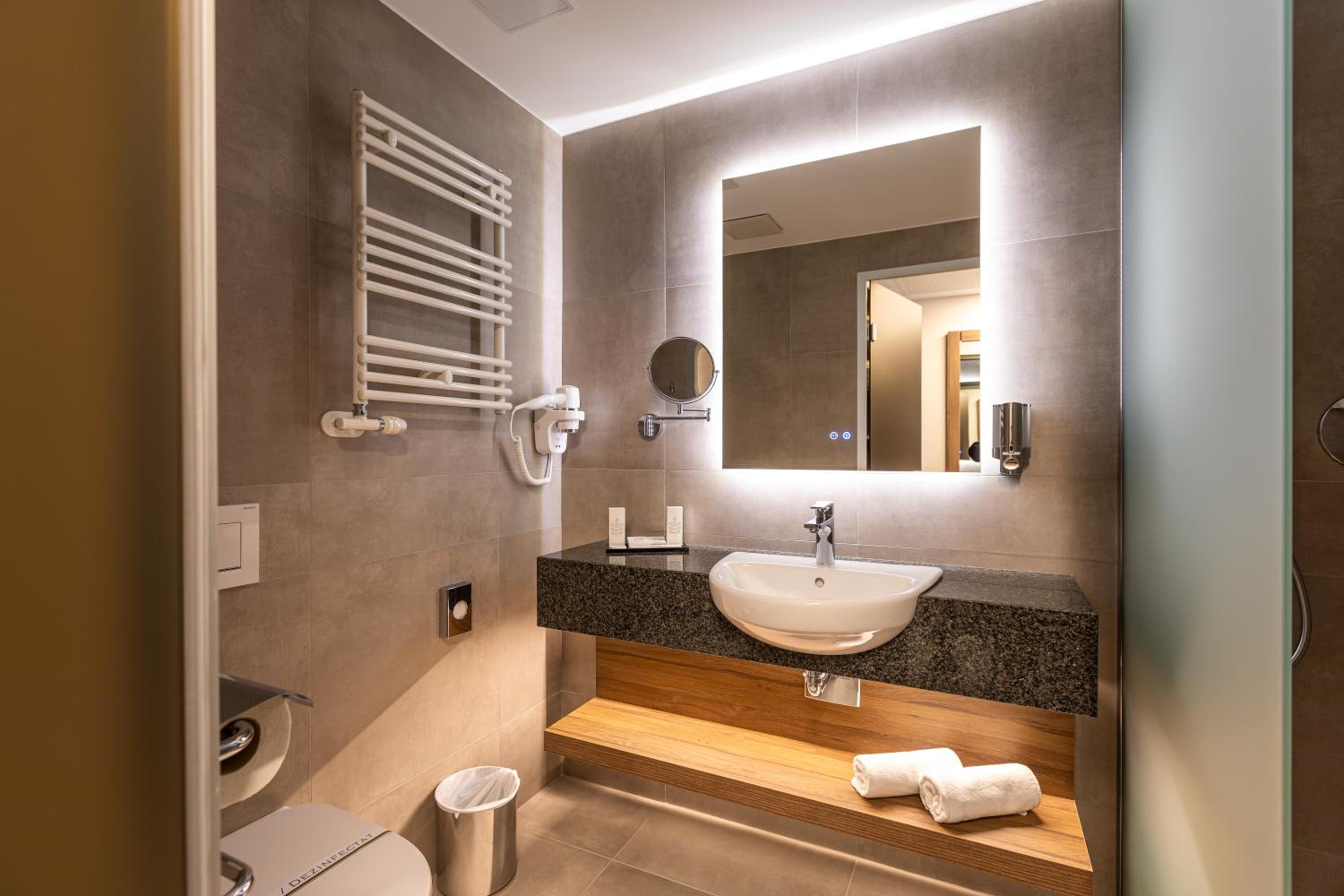 Standard Double Room - Photo 8