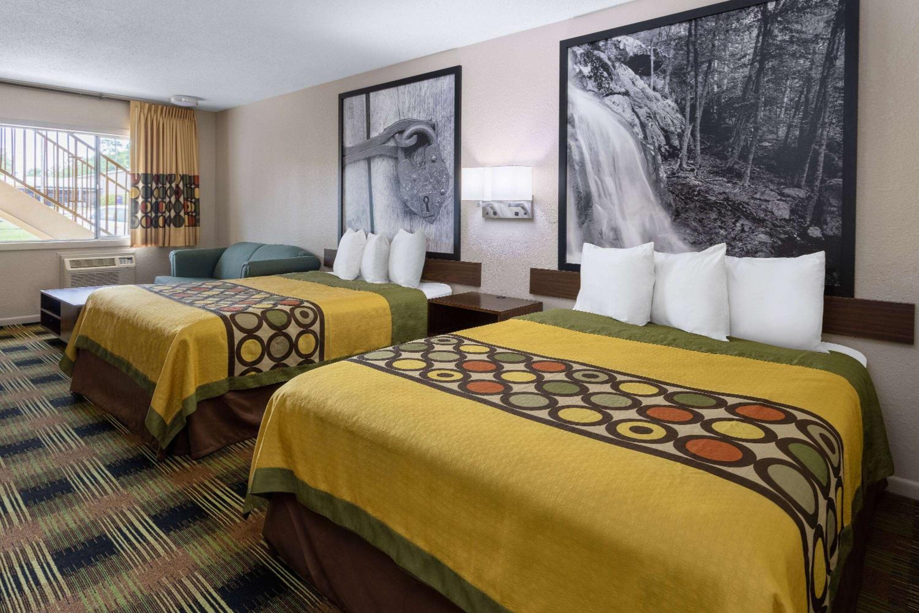 Deluxe Queen Room with Two Queen Beds - Non-Smoking