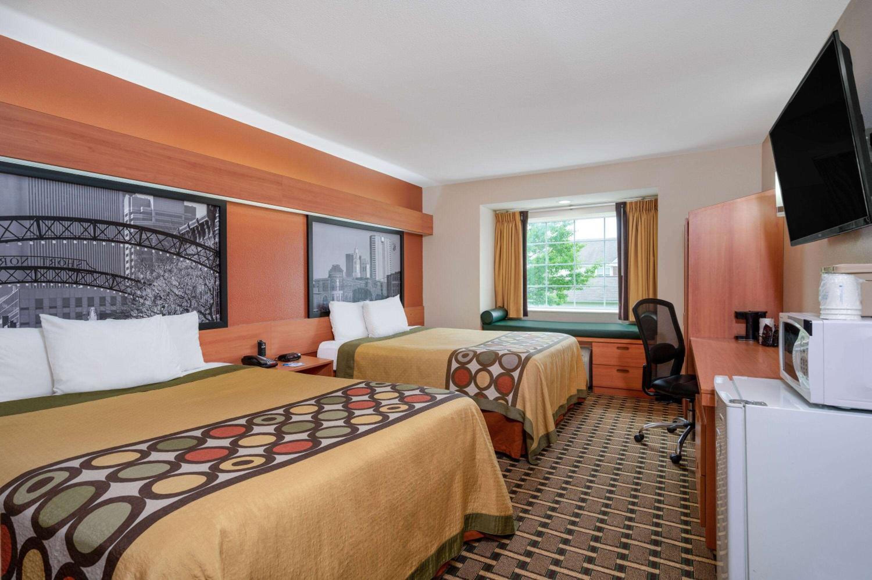 Queen Room with Two Queen Beds - Non-Smoking - Photo 1