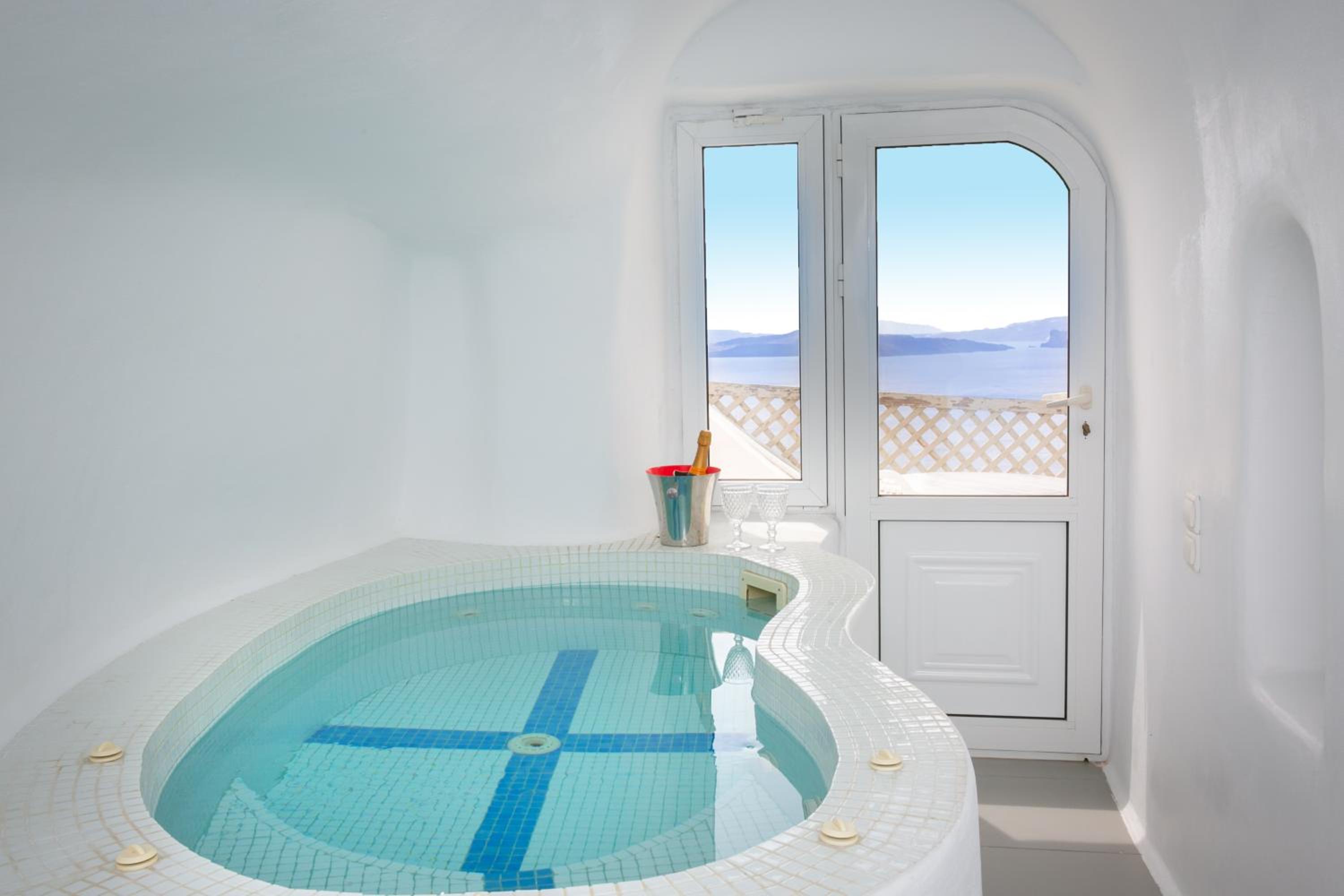 Honeymoon Cave Suite with Hot Tub and Caldera & Sea View photo 3