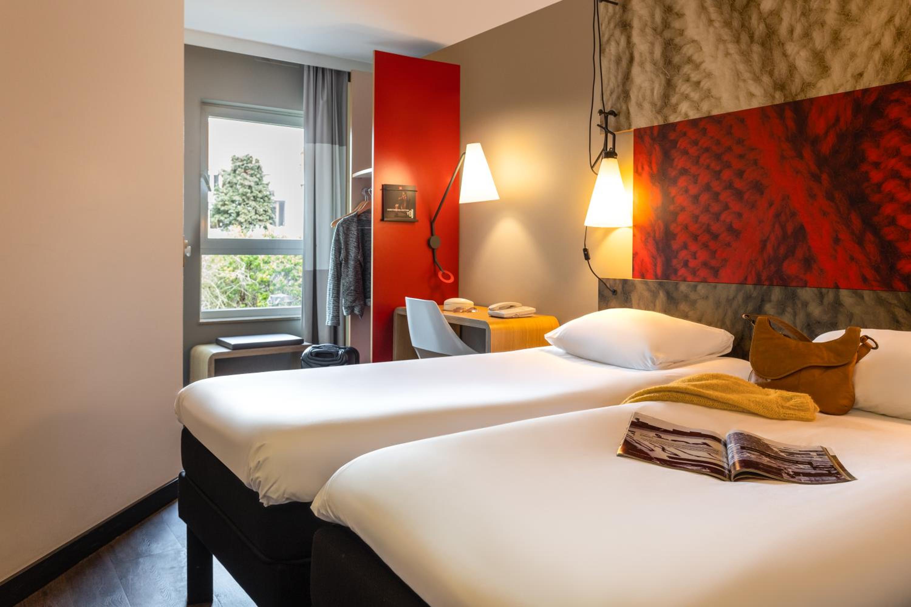 Standard Twin Room - Photo 1