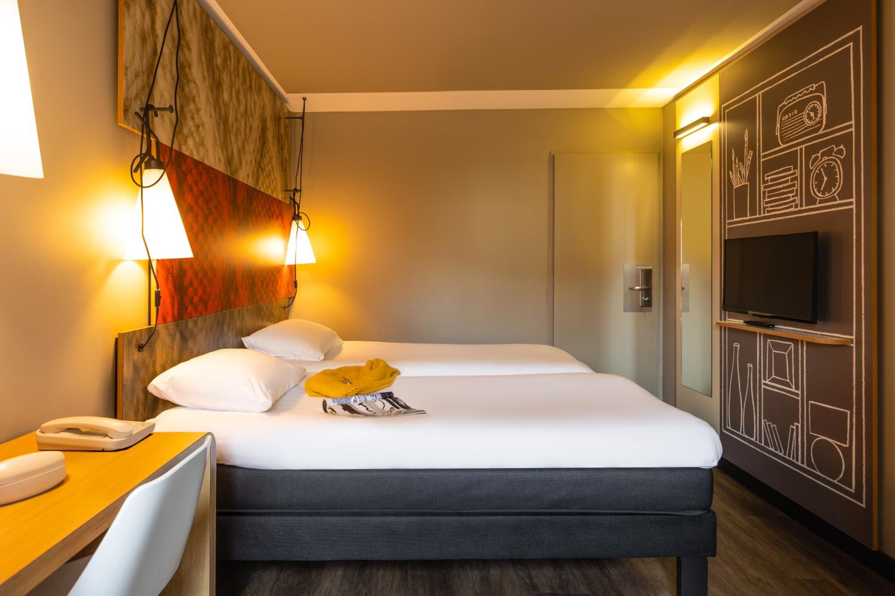 Standard Twin Room - Photo 3