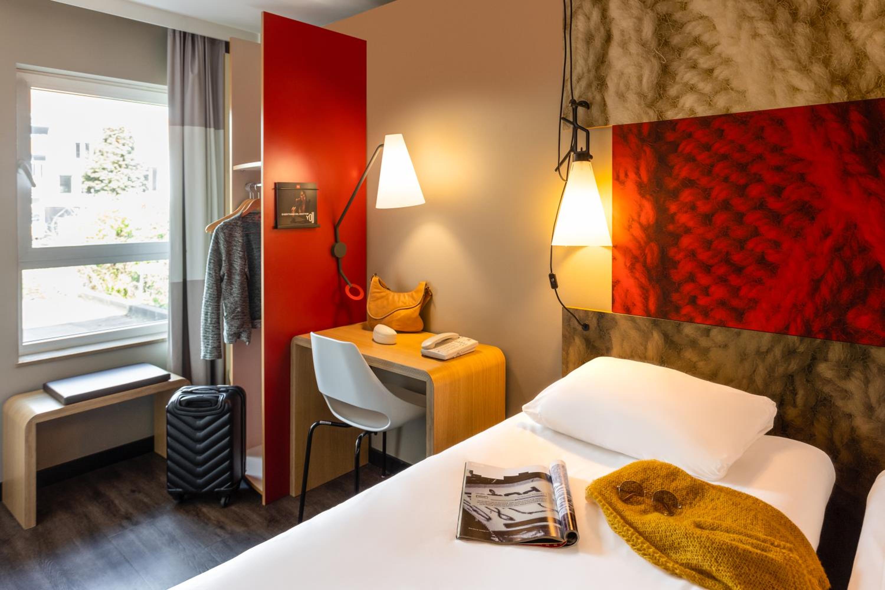 Standard Twin Room - Photo 2