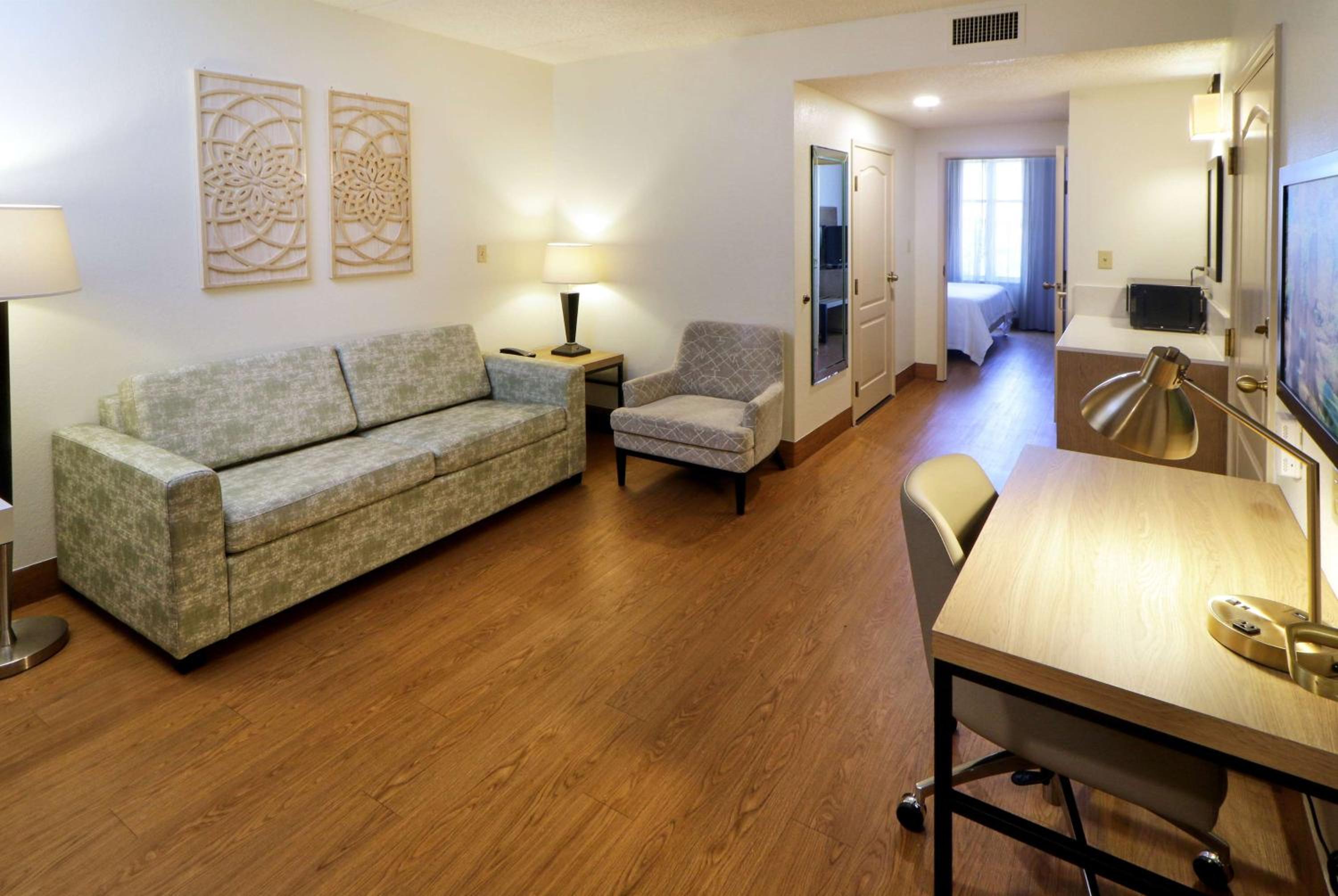 King Suite - Non-Smoking - Photo 6