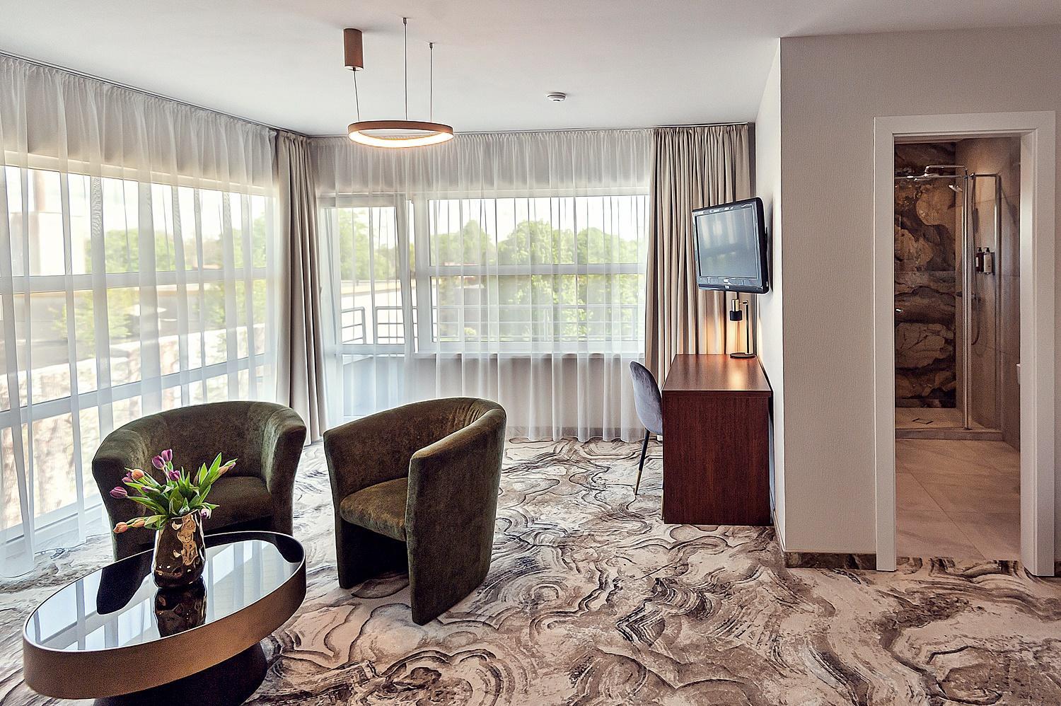 Superior Suite with Morning Spa Access - Photo 2