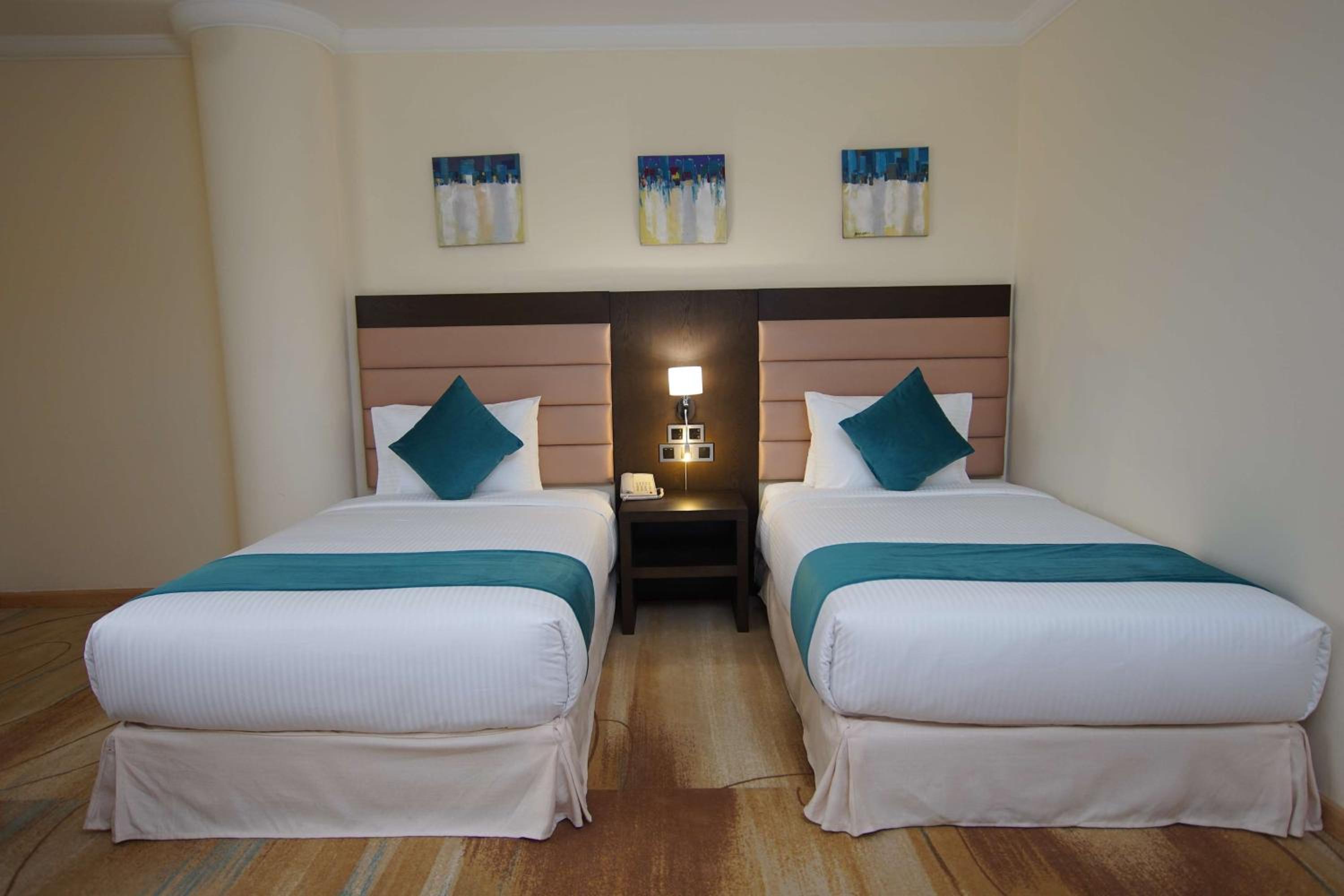 Superior Twin Room with Balcony - Non-Smoking - Photo 2