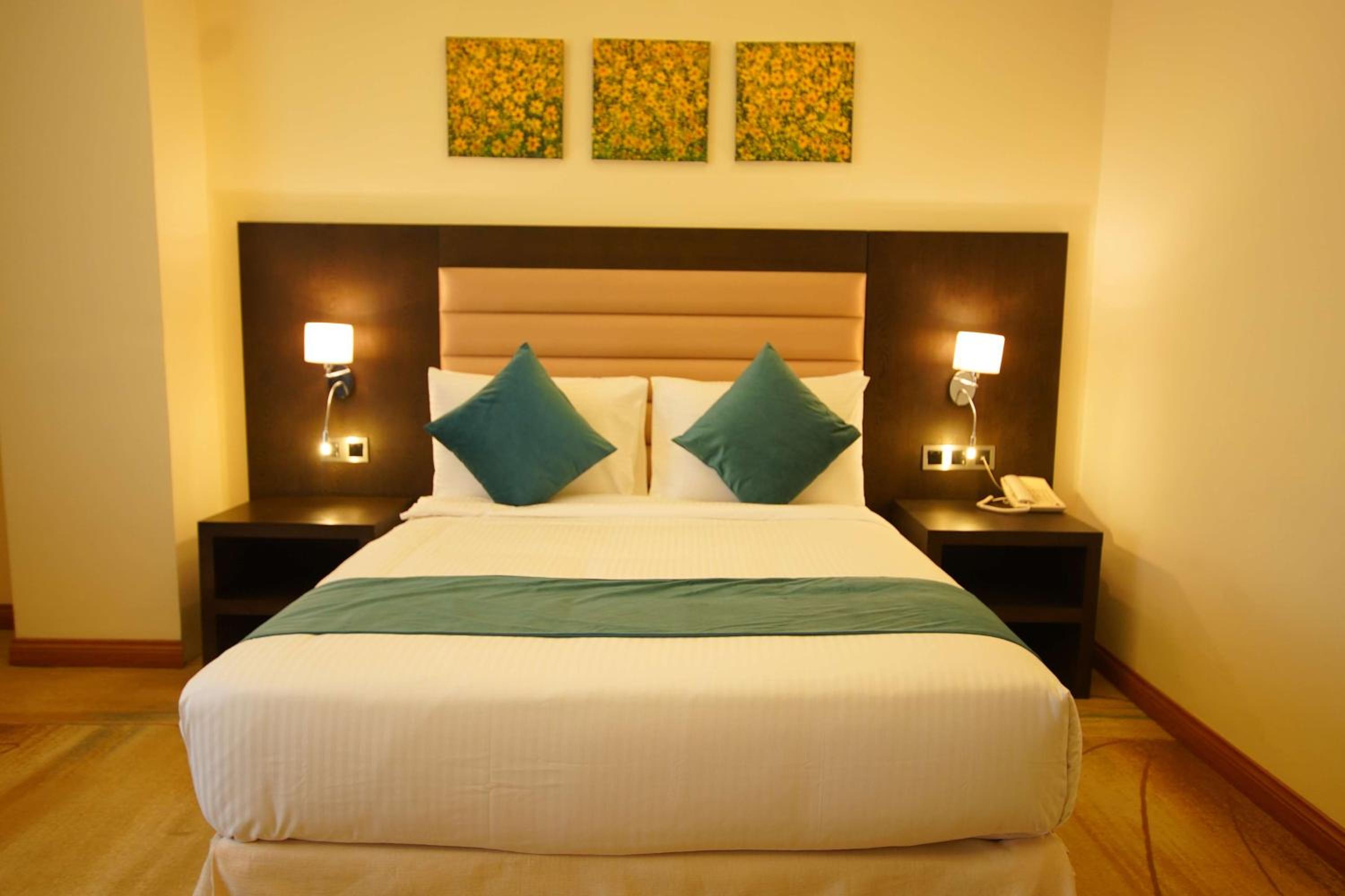Superior Queen Room with City View - Non-Smoking - Photo 2