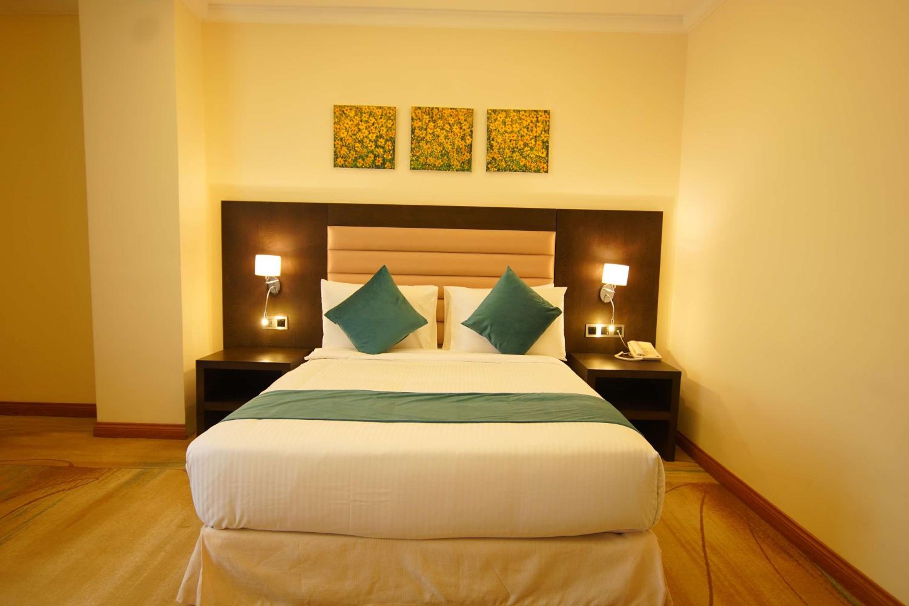 Superior Queen Room with City View - Non-Smoking - Photo 1
