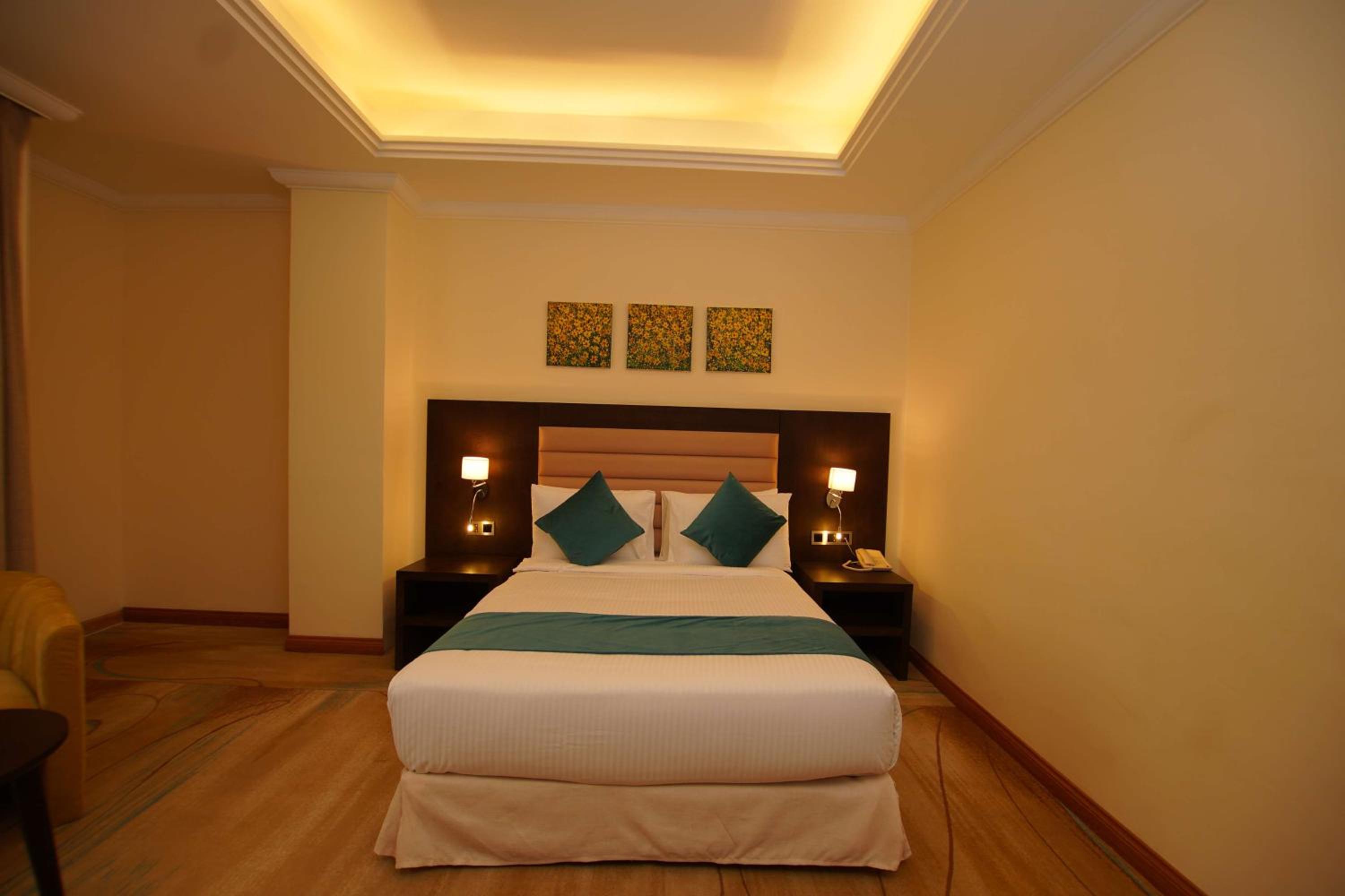 Superior Queen Room with City View - Non-Smoking - Photo 4