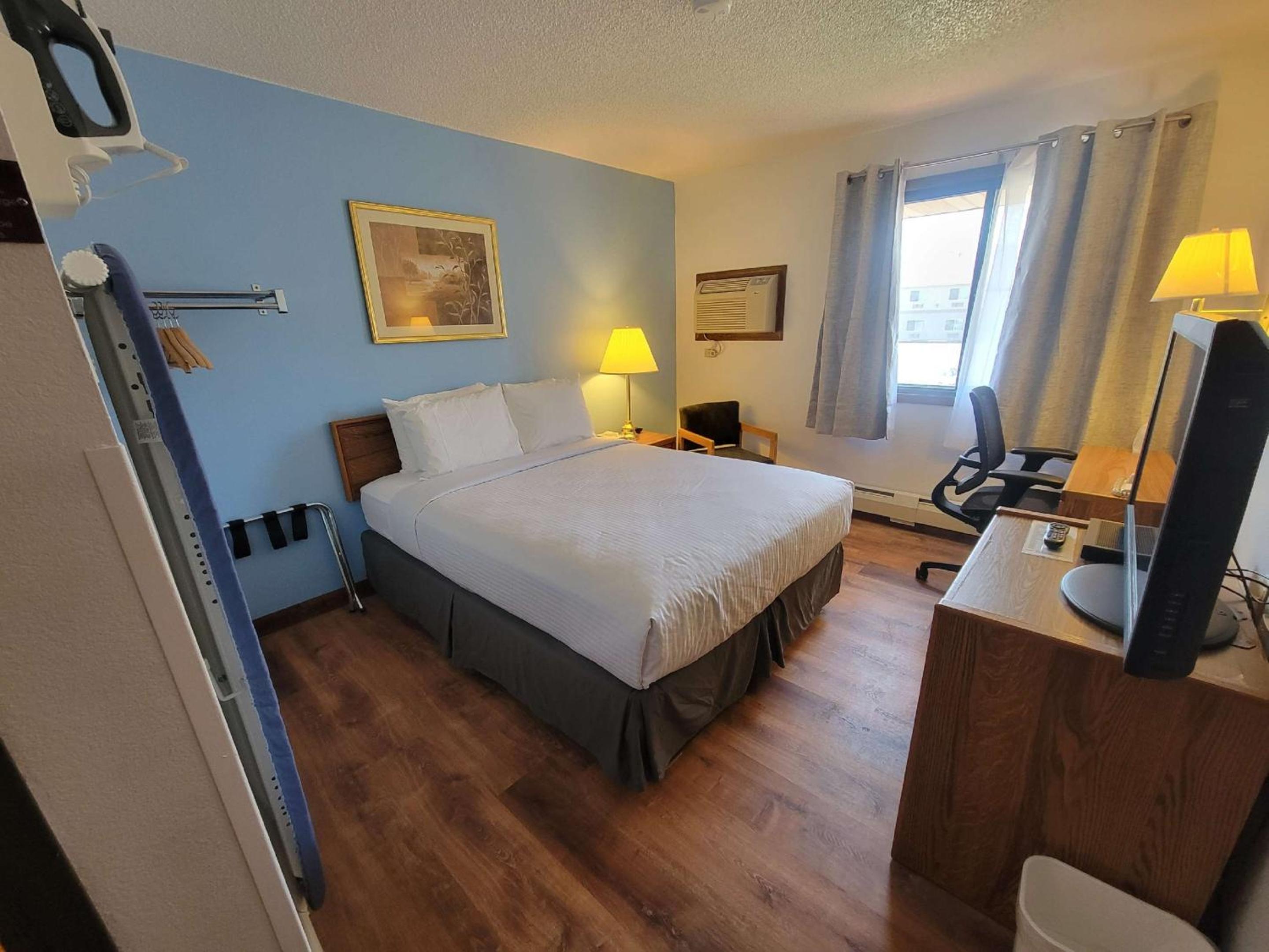Queen Room photo 1