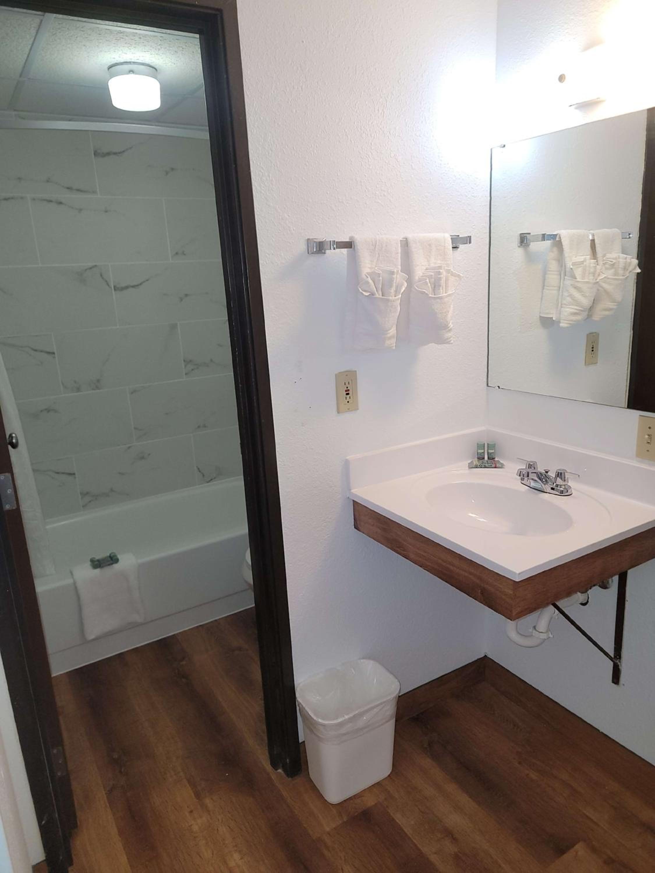 Queen Room photo 3