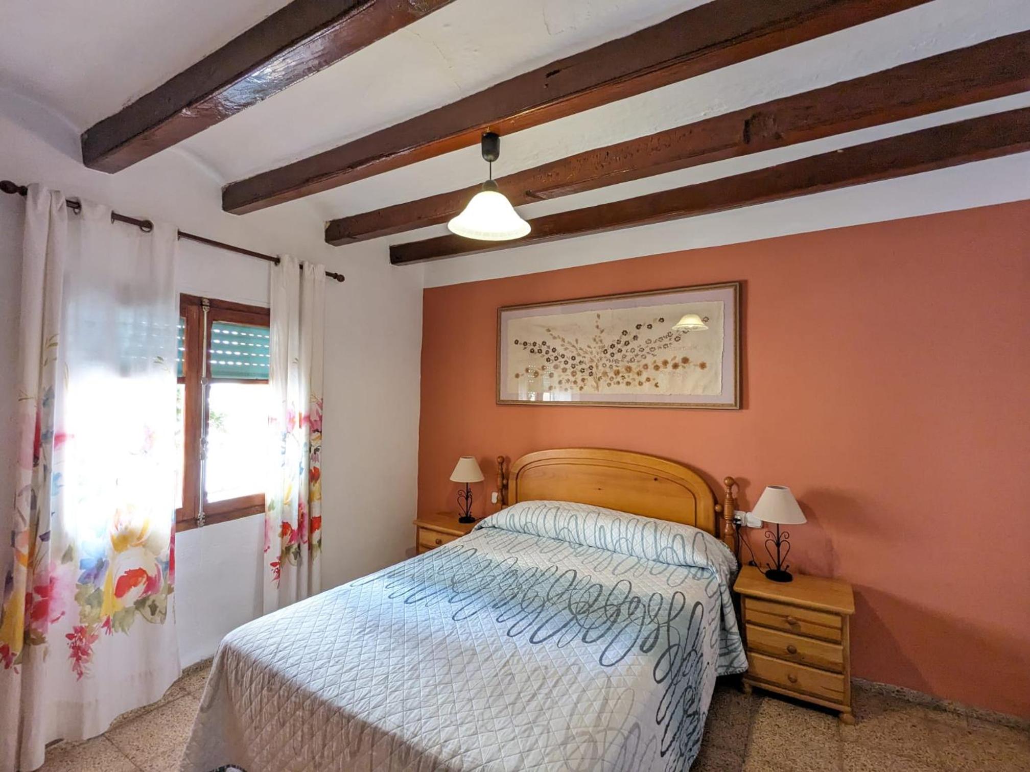 Five-Bedroom House photo 2