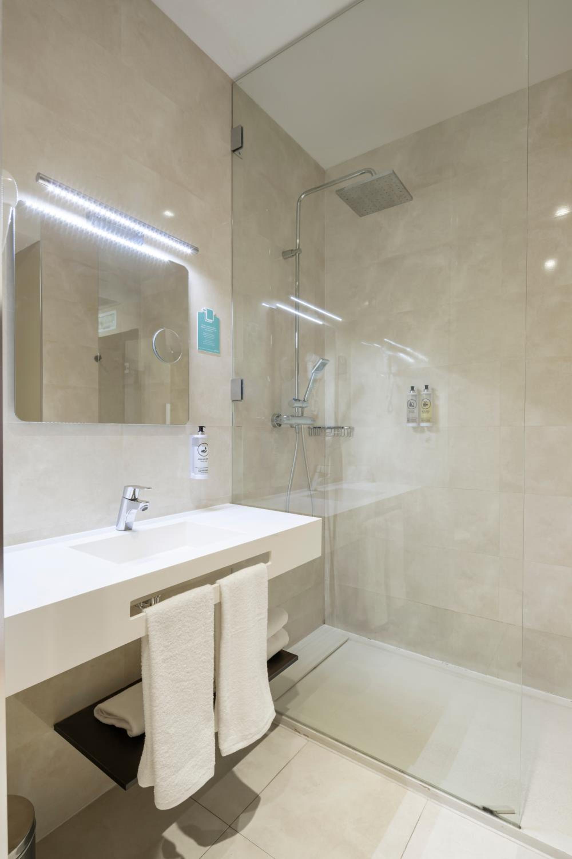 Double Room With Jacuzzi, photo 7