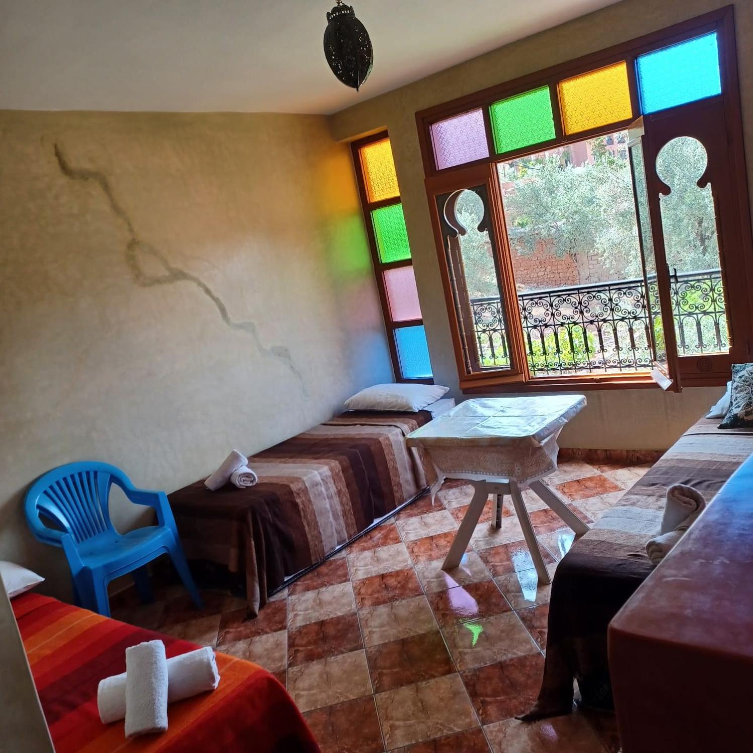 Family Room with Mountain View - Photo 2