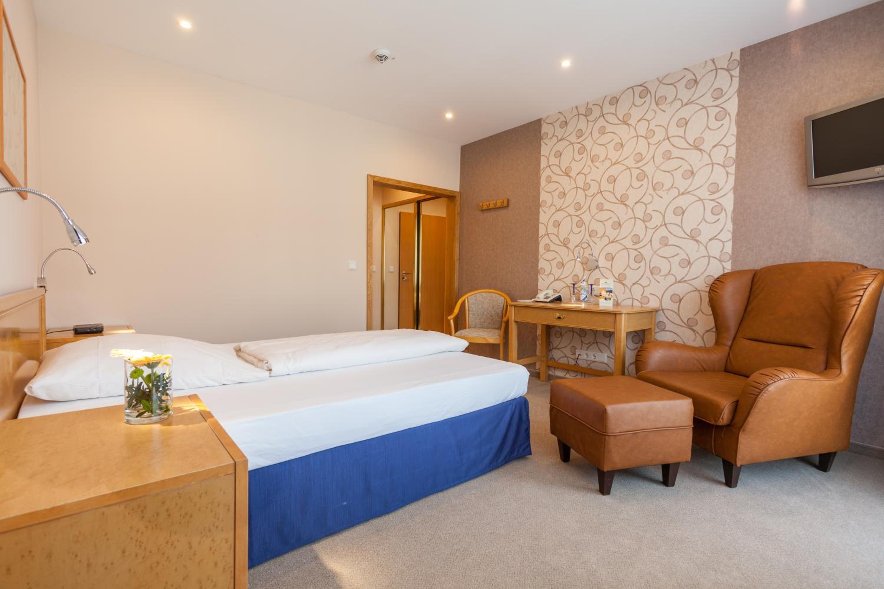 Double Room - Photo 5
