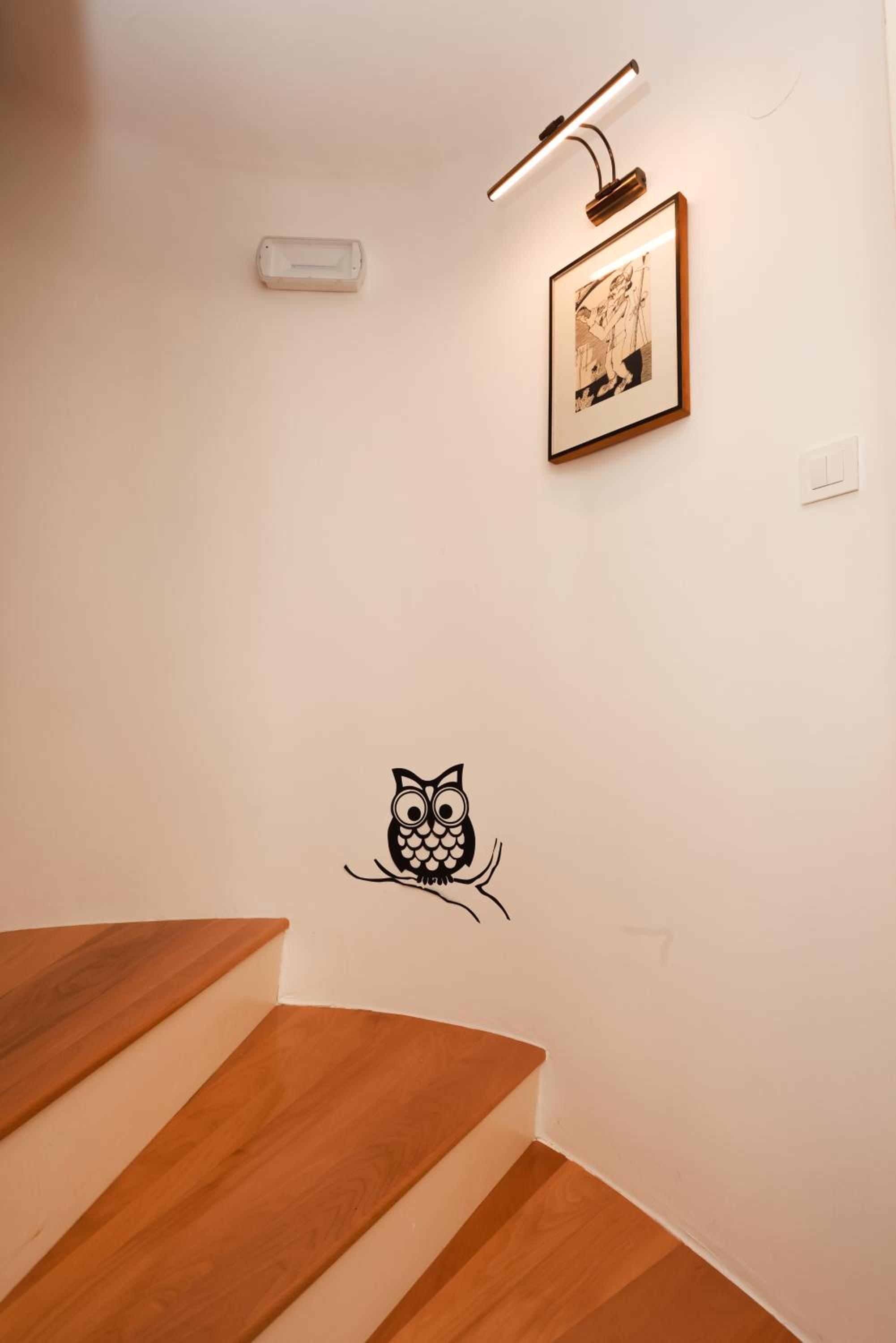 One-Bedroom Apartment - Photo 2