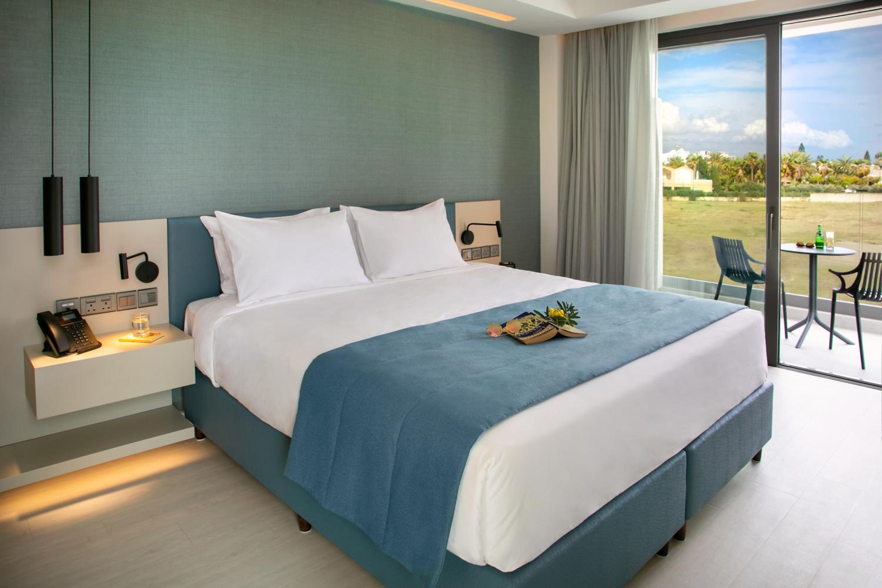 Standard Double Room with Balcony and Sea View
