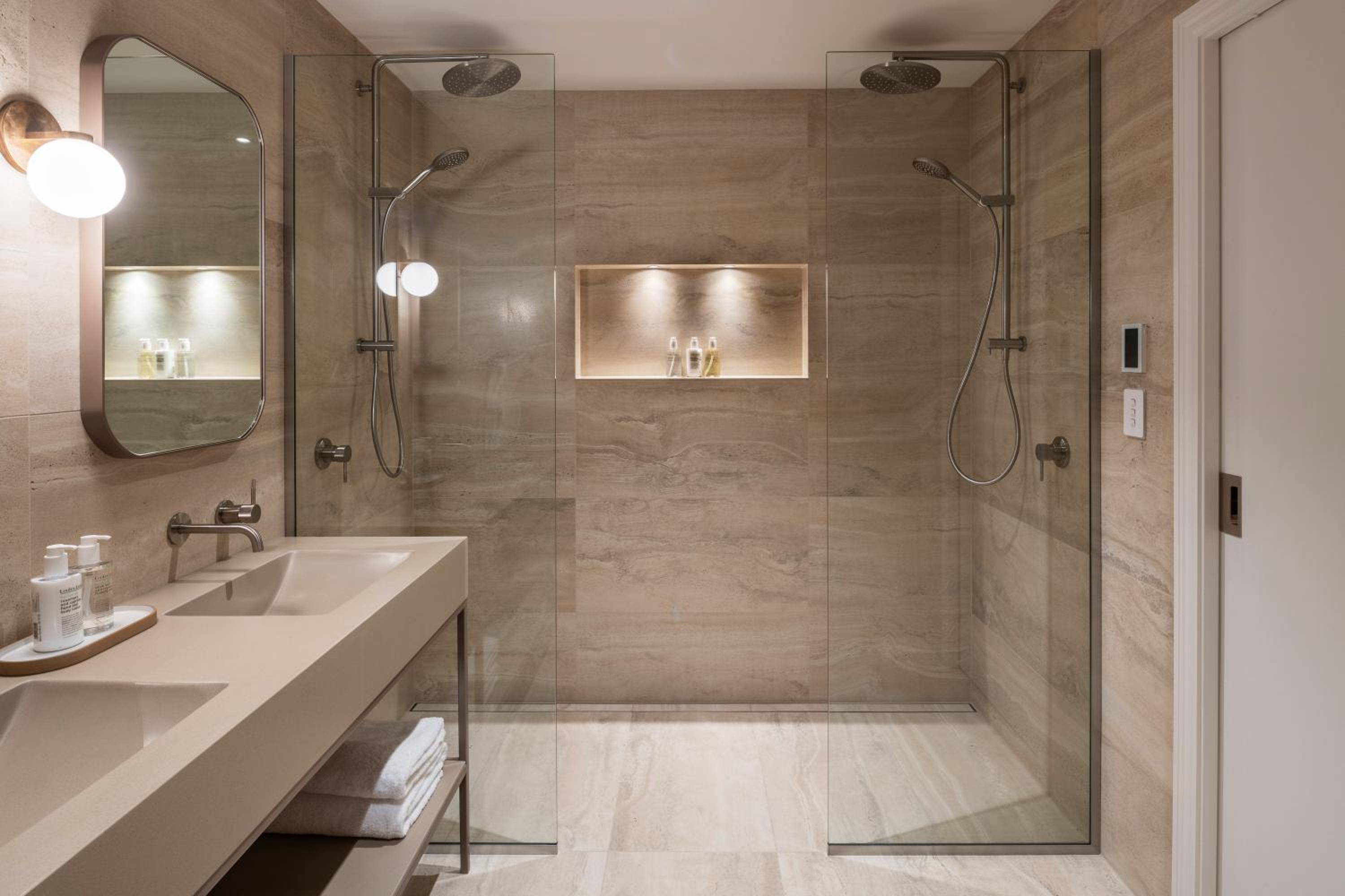 Superior Suite - Photo 5