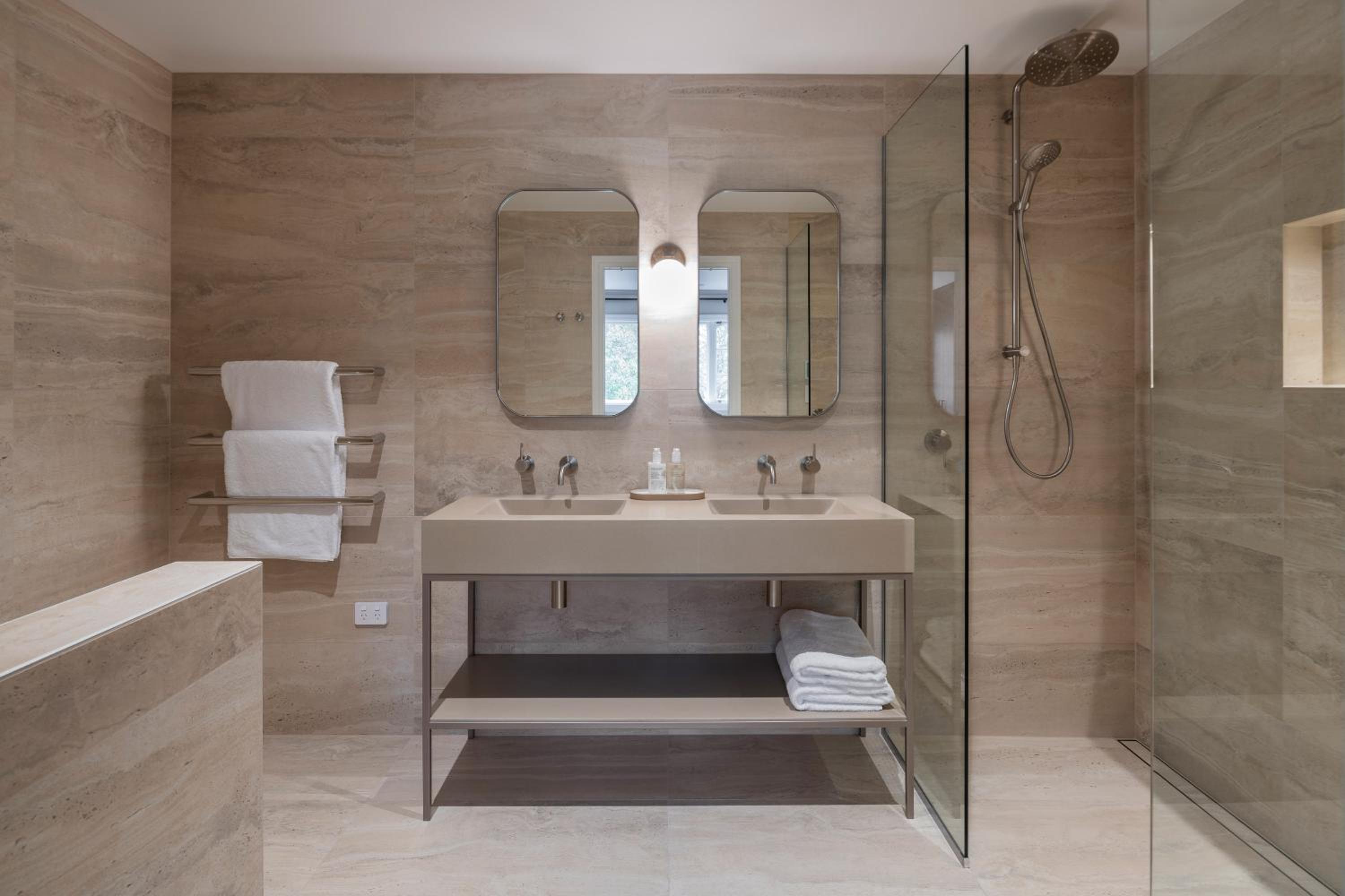 Superior Suite - Photo 6