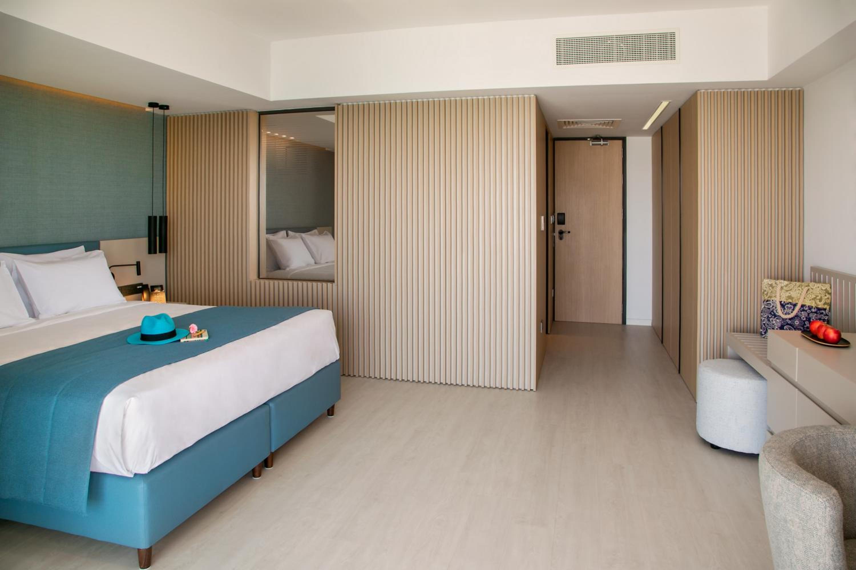 Superior Double Room with Balcony and Sea View photo 2