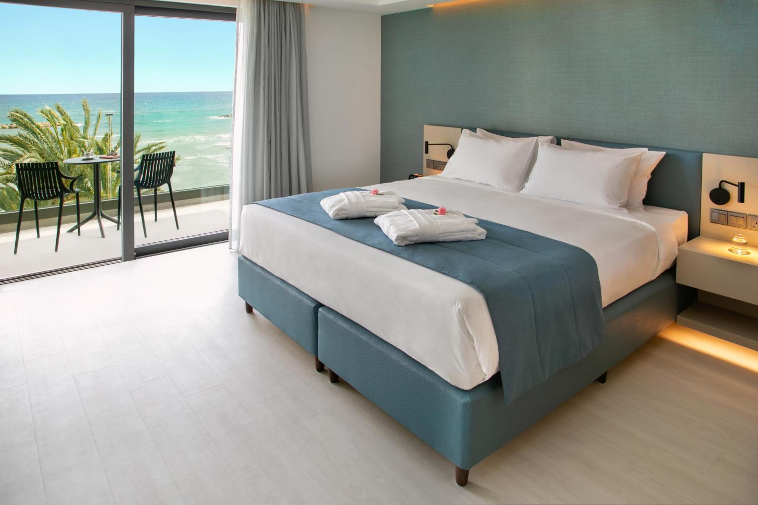 Deluxe Double Room with Balcony and Sea View photo 3