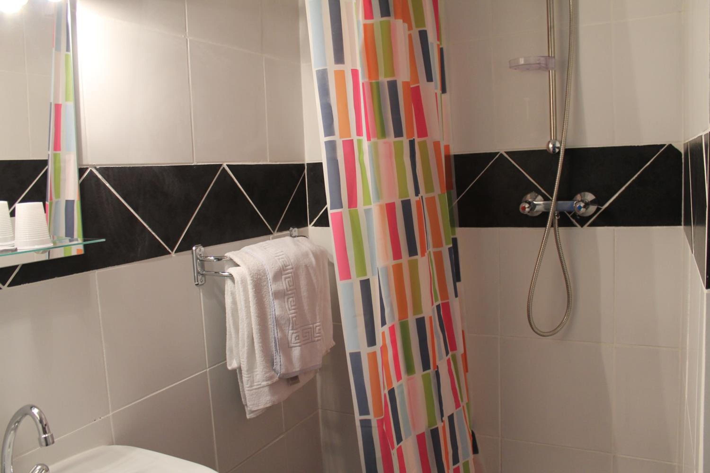 Quadruple Room - Photo 2