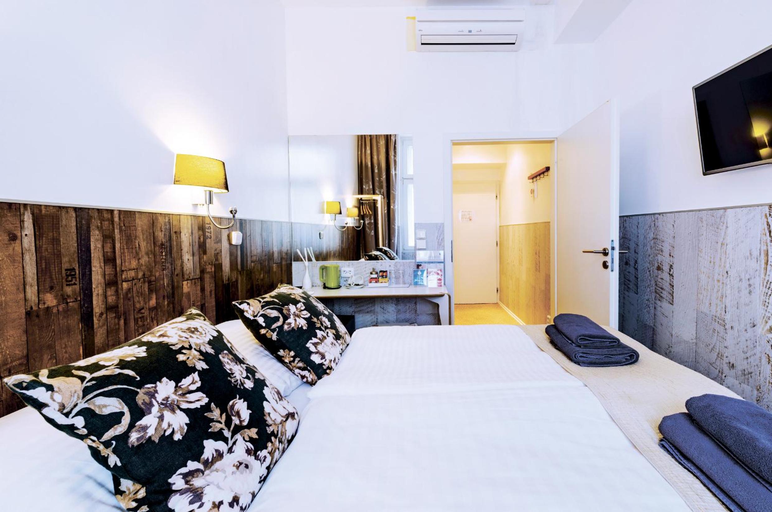 Double or Twin Room - Photo 1