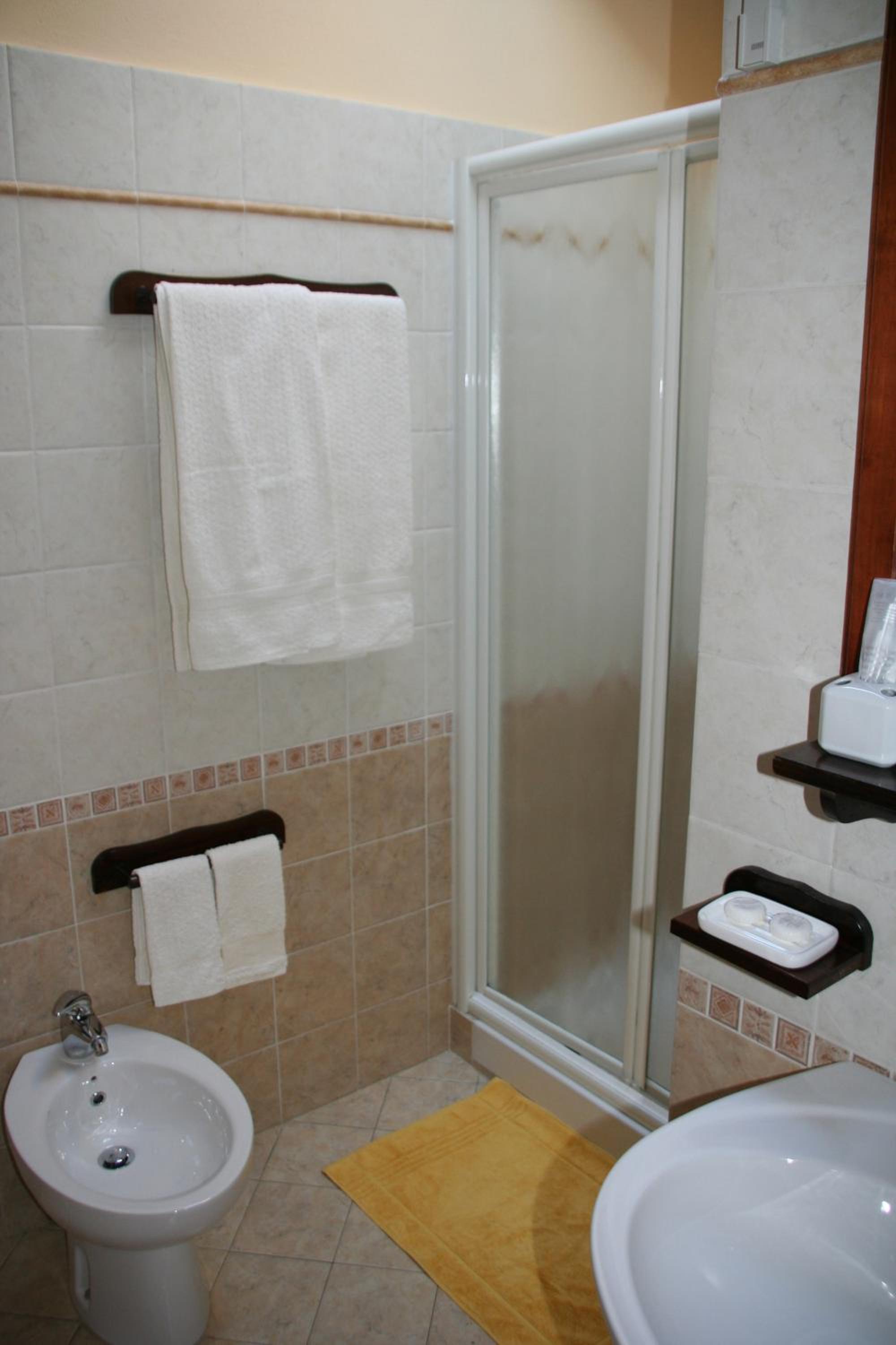 Twin Room with Bathroom photo 3