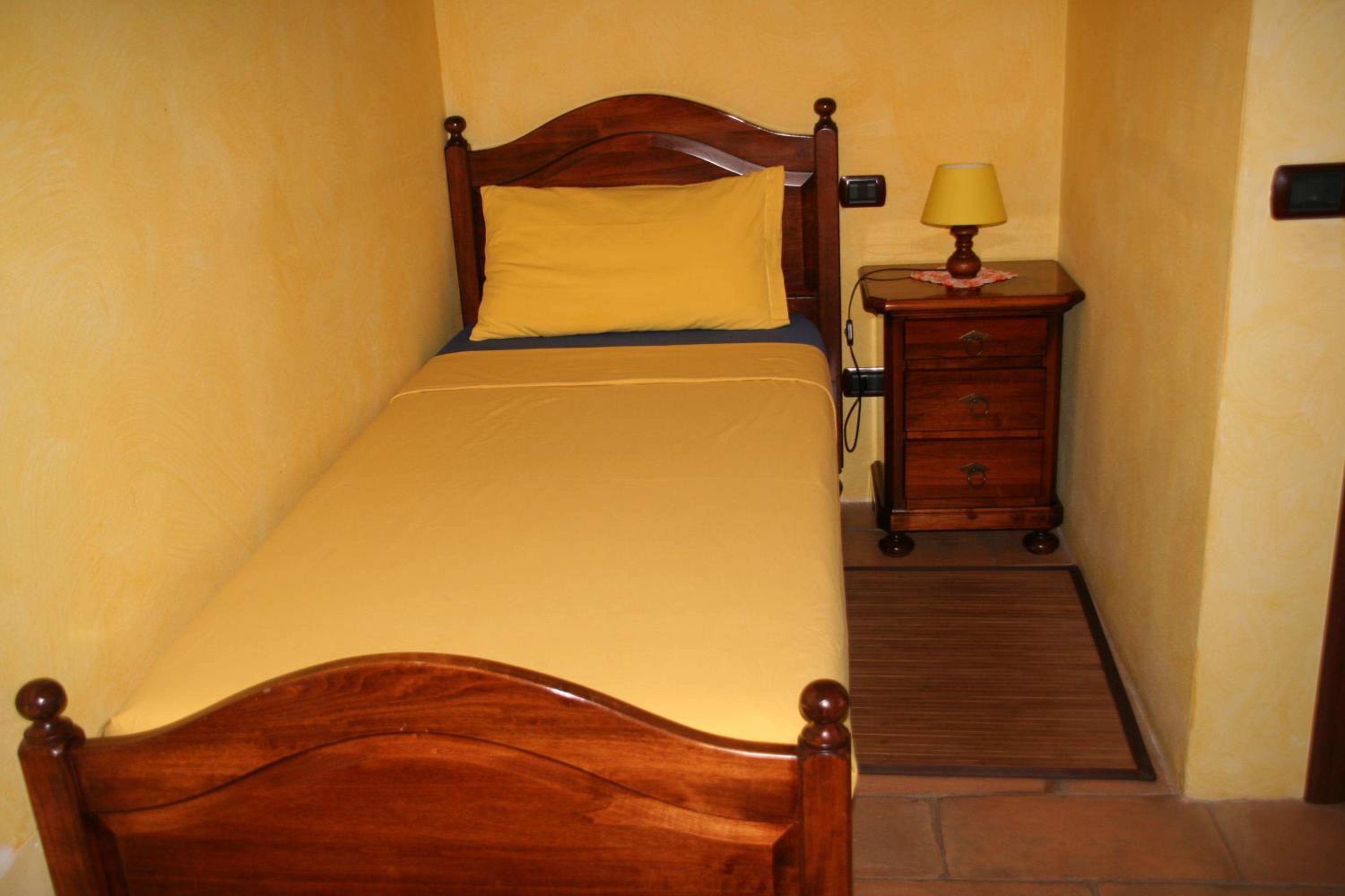 Twin Room with Bathroom photo 2
