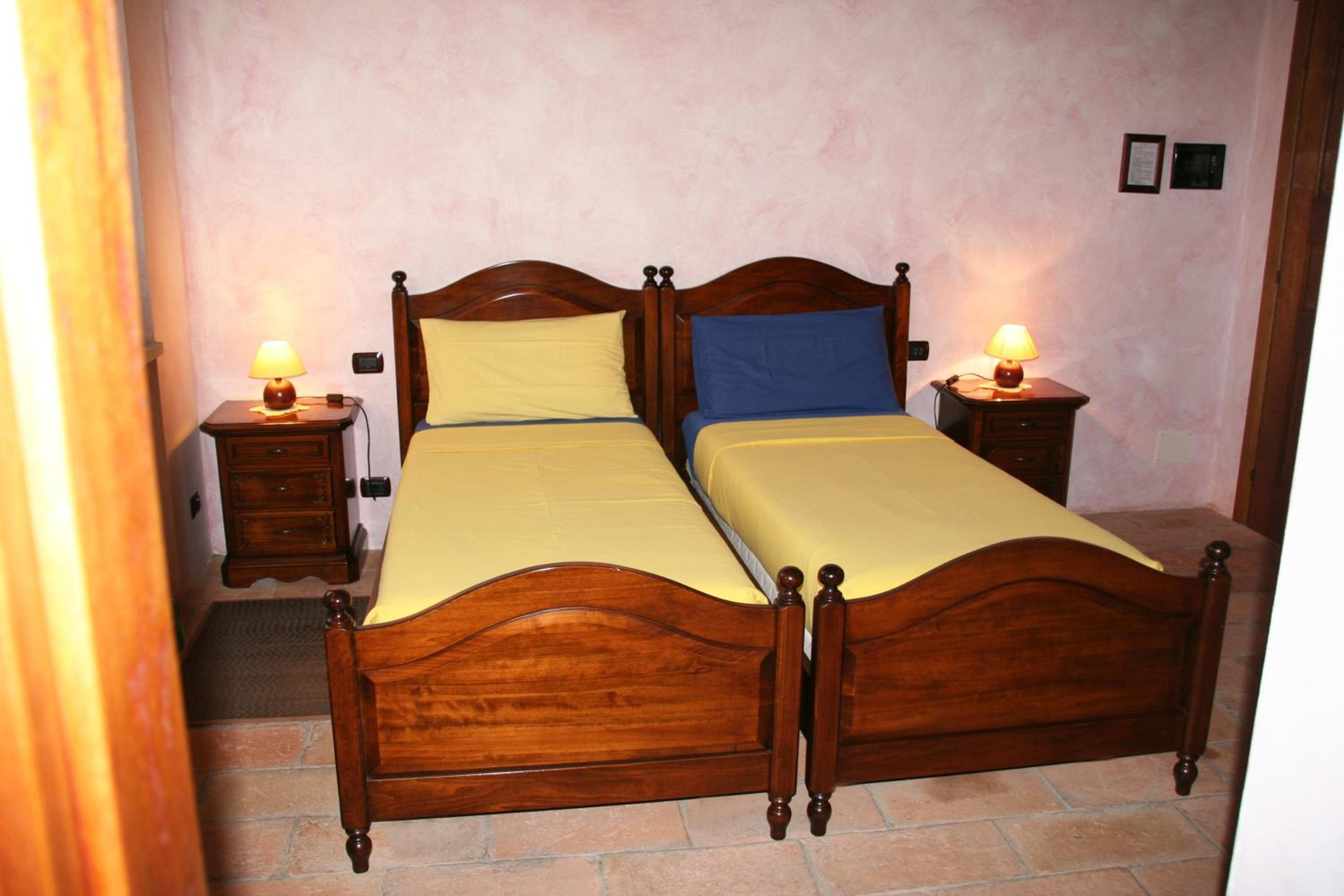 Twin Room with Bathroom photo 3