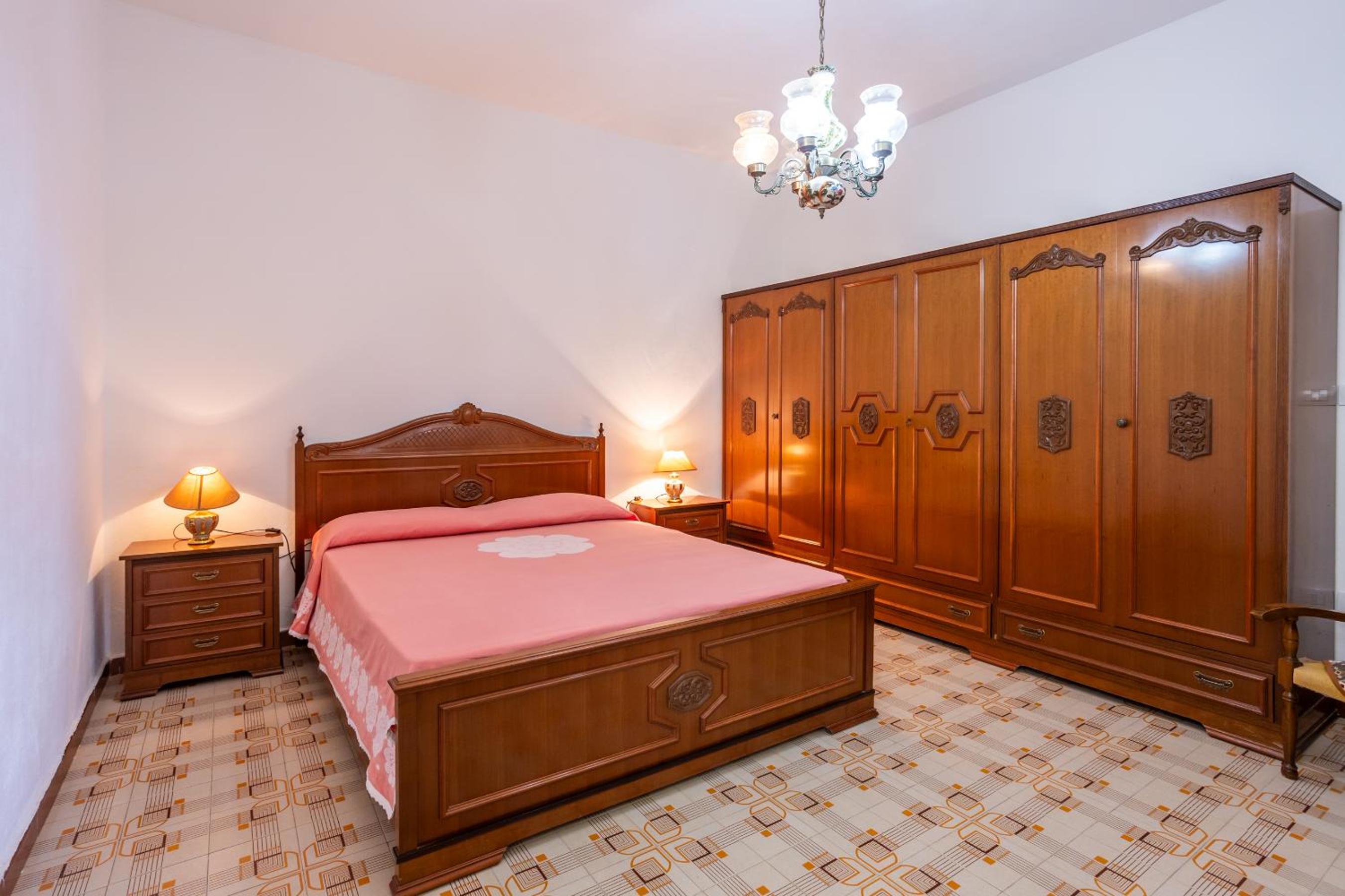 One-Bedroom House photo 1