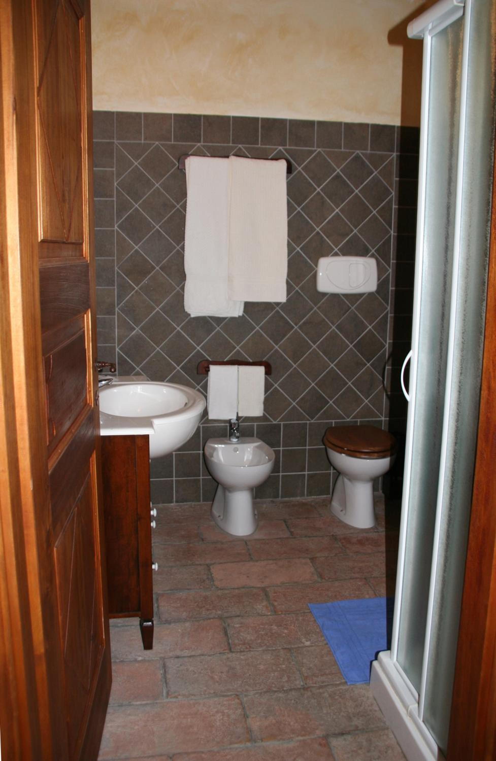 Twin Room with Bathroom photo 2