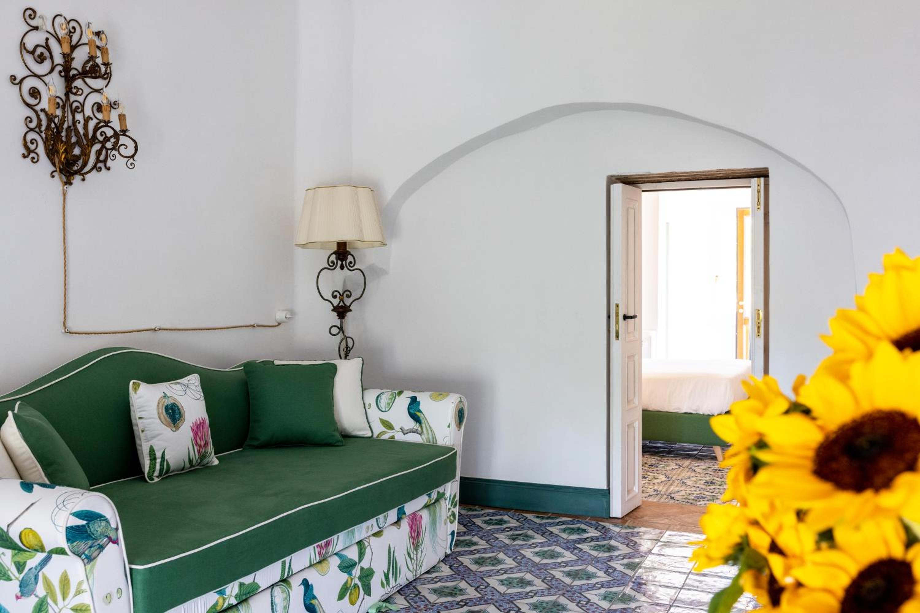 Deluxe Room with Mountain View - Photo 6