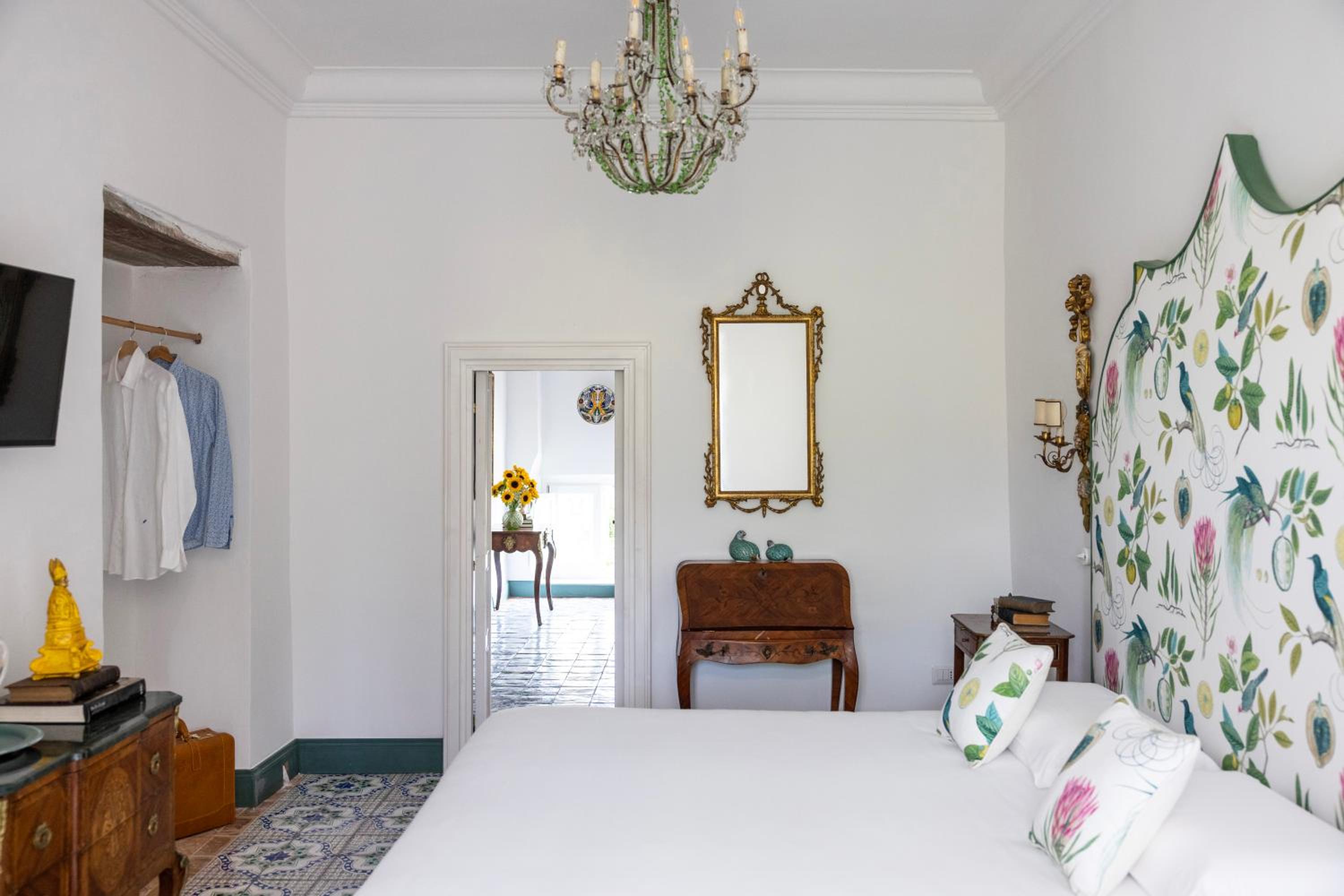 Deluxe Room with Mountain View - Photo 7