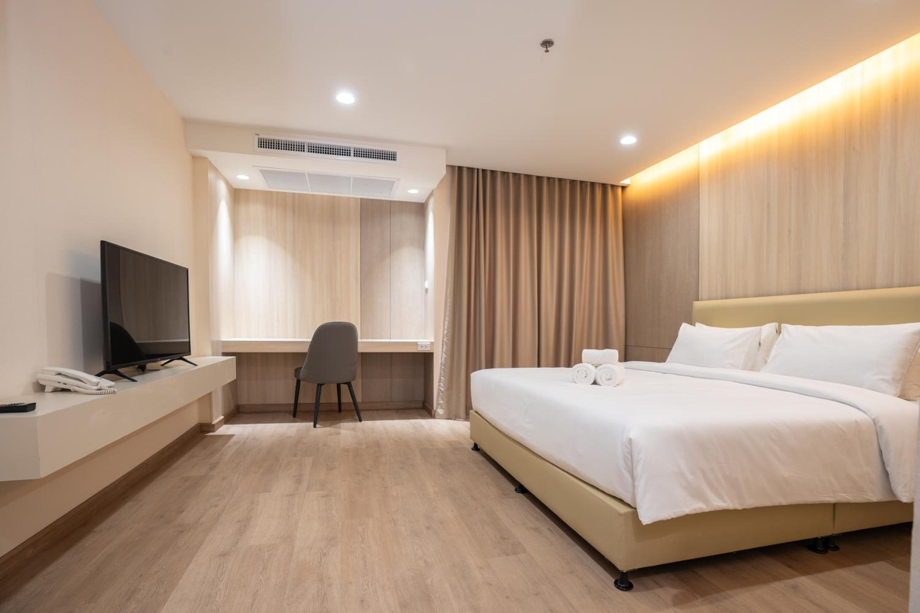 Standard King Room - Photo 1