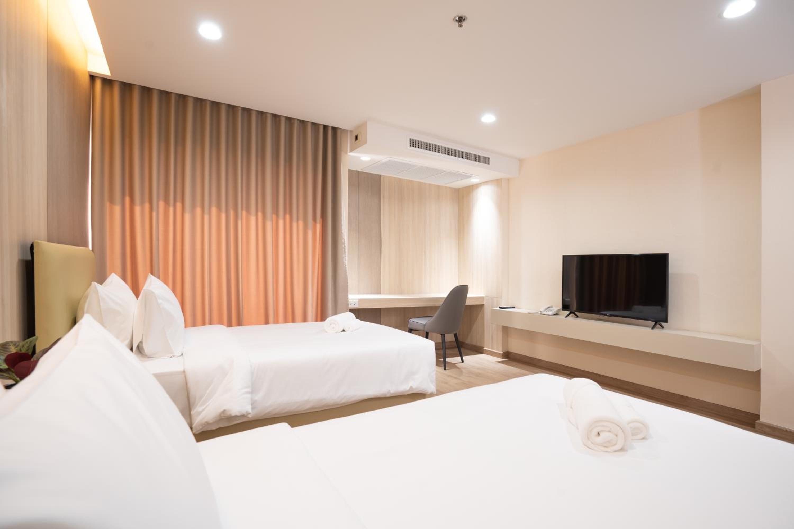 Standard Twin Room - Photo 2