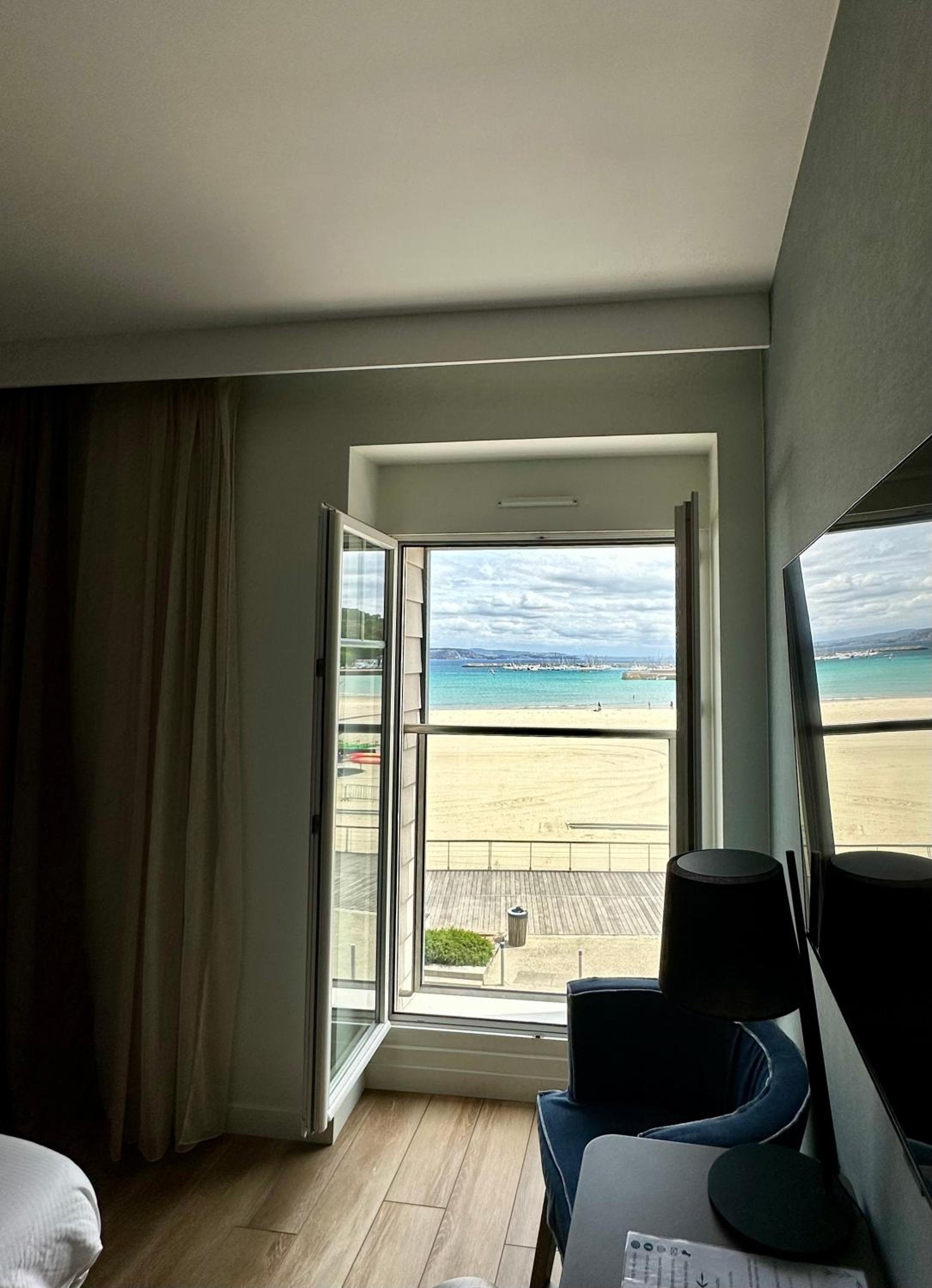 Superior Twin Room with Sea View photo 2