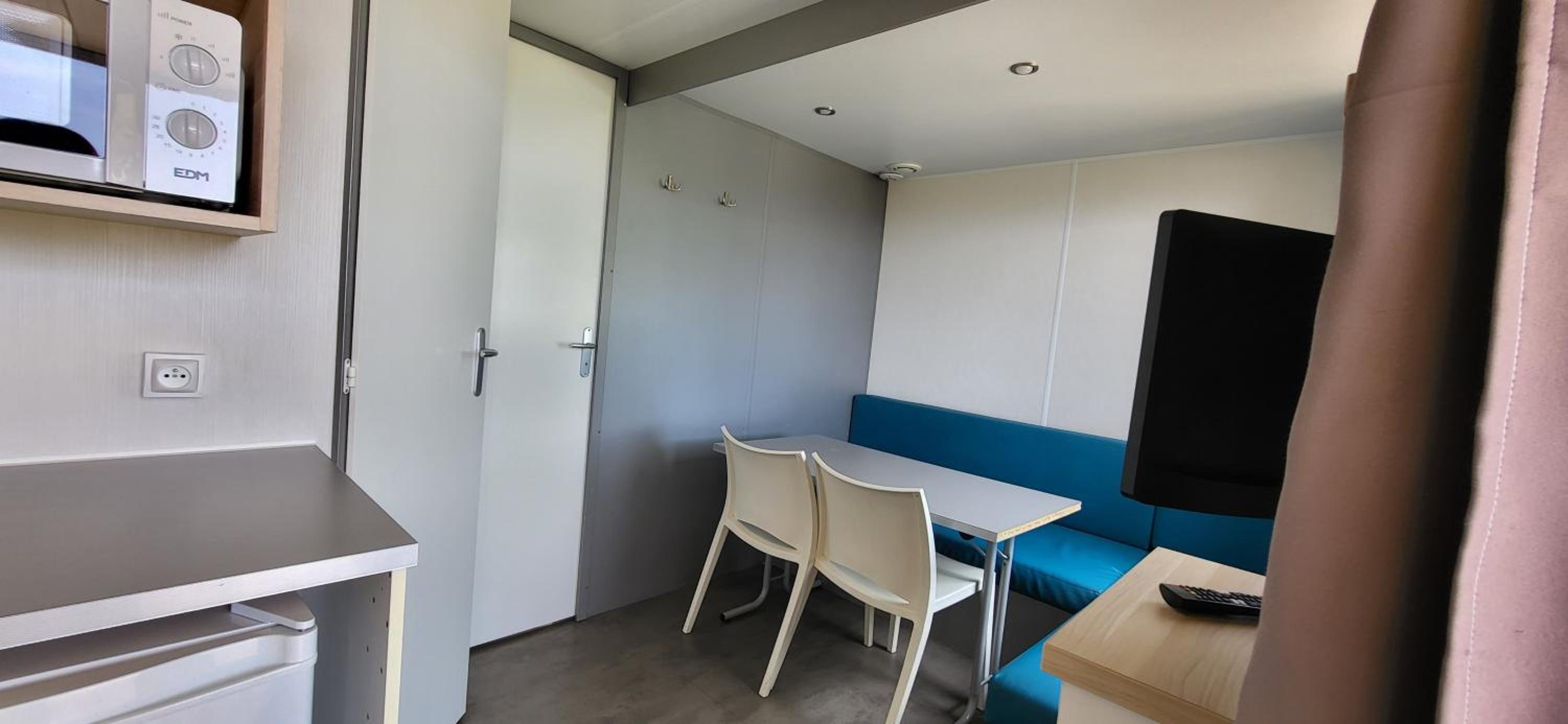 Mobile Home photo 2