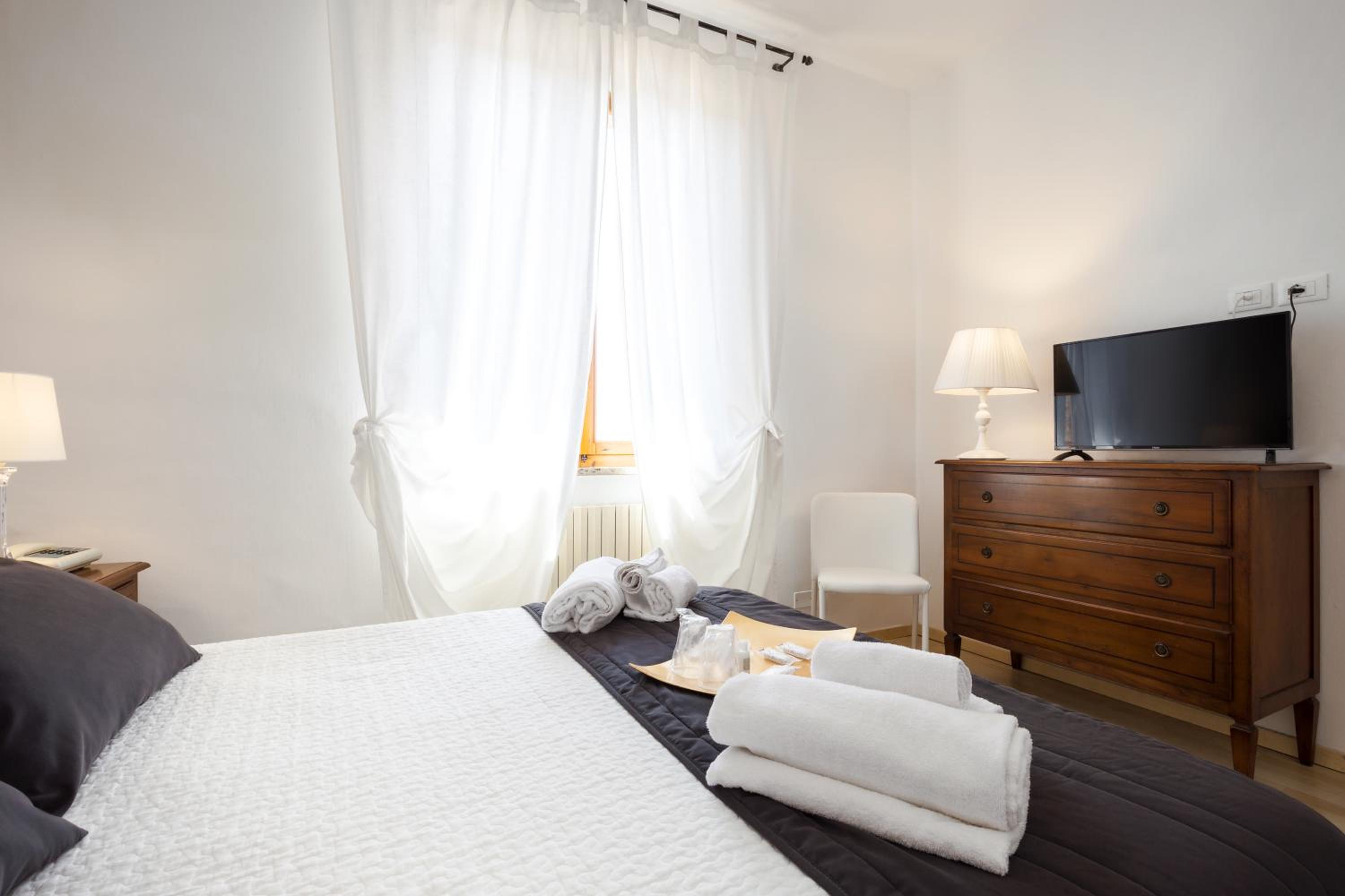 Standard Double Room - Photo 3