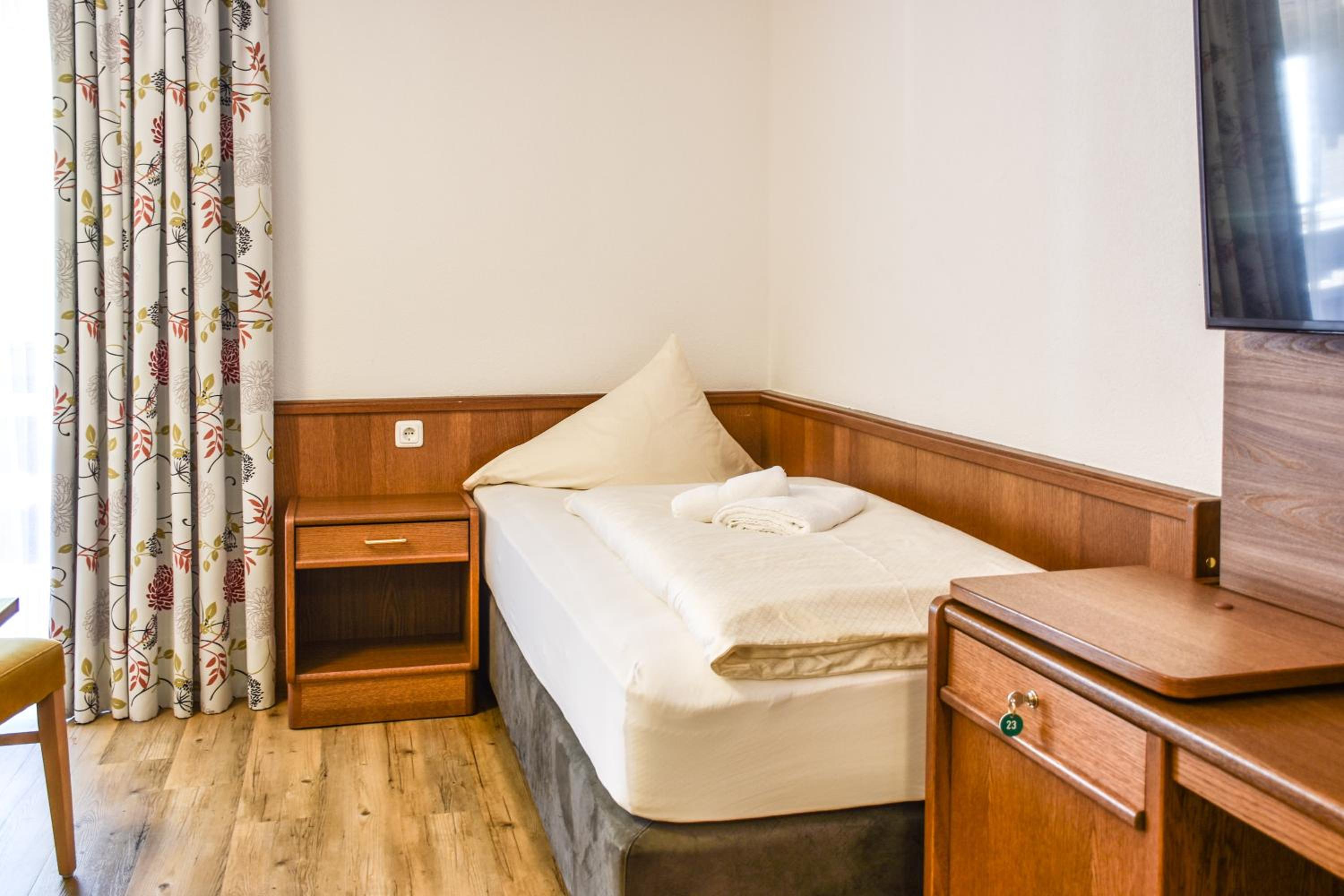 Triple Room - Photo 8