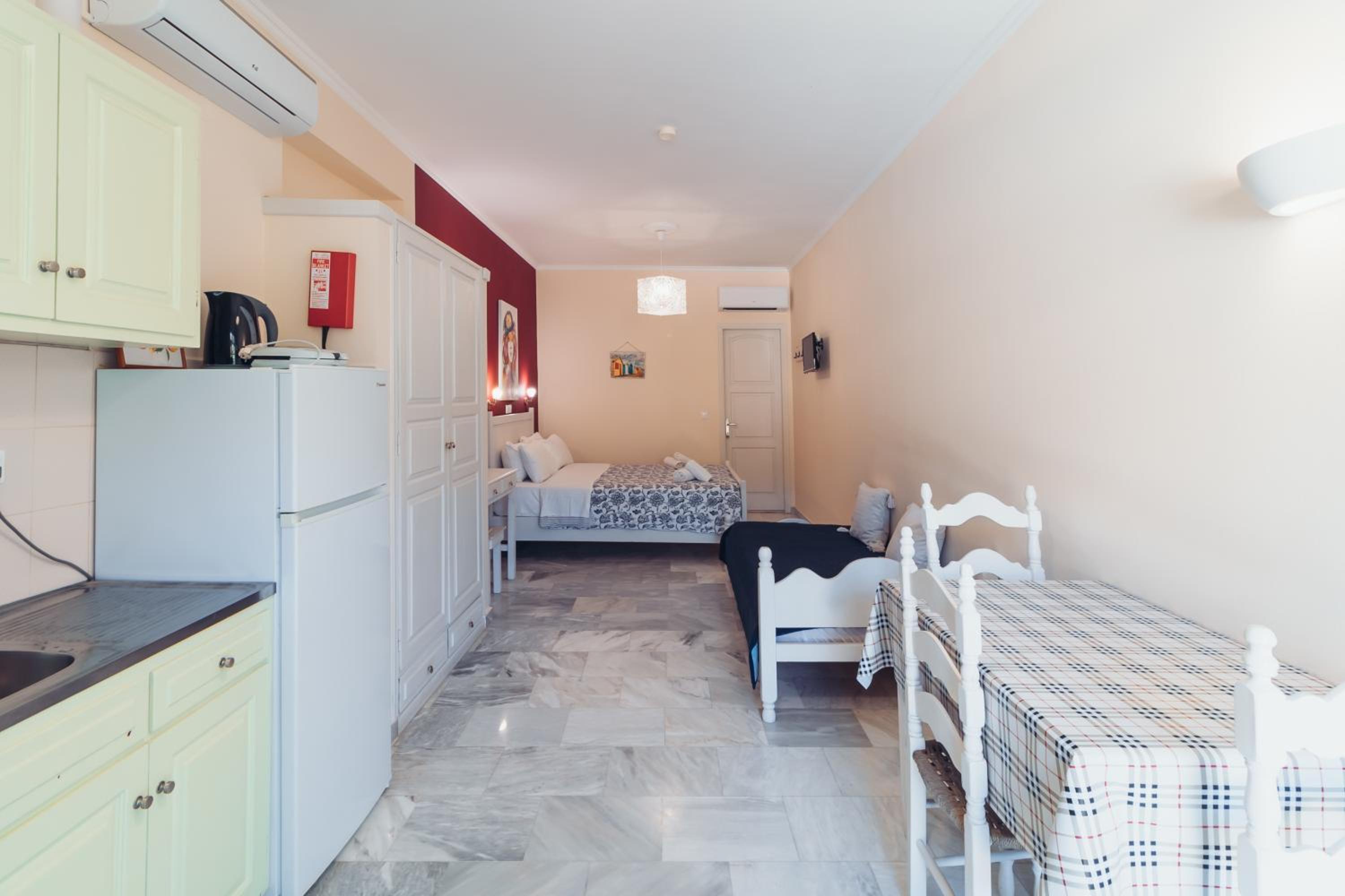 Studio (2 Adults)
