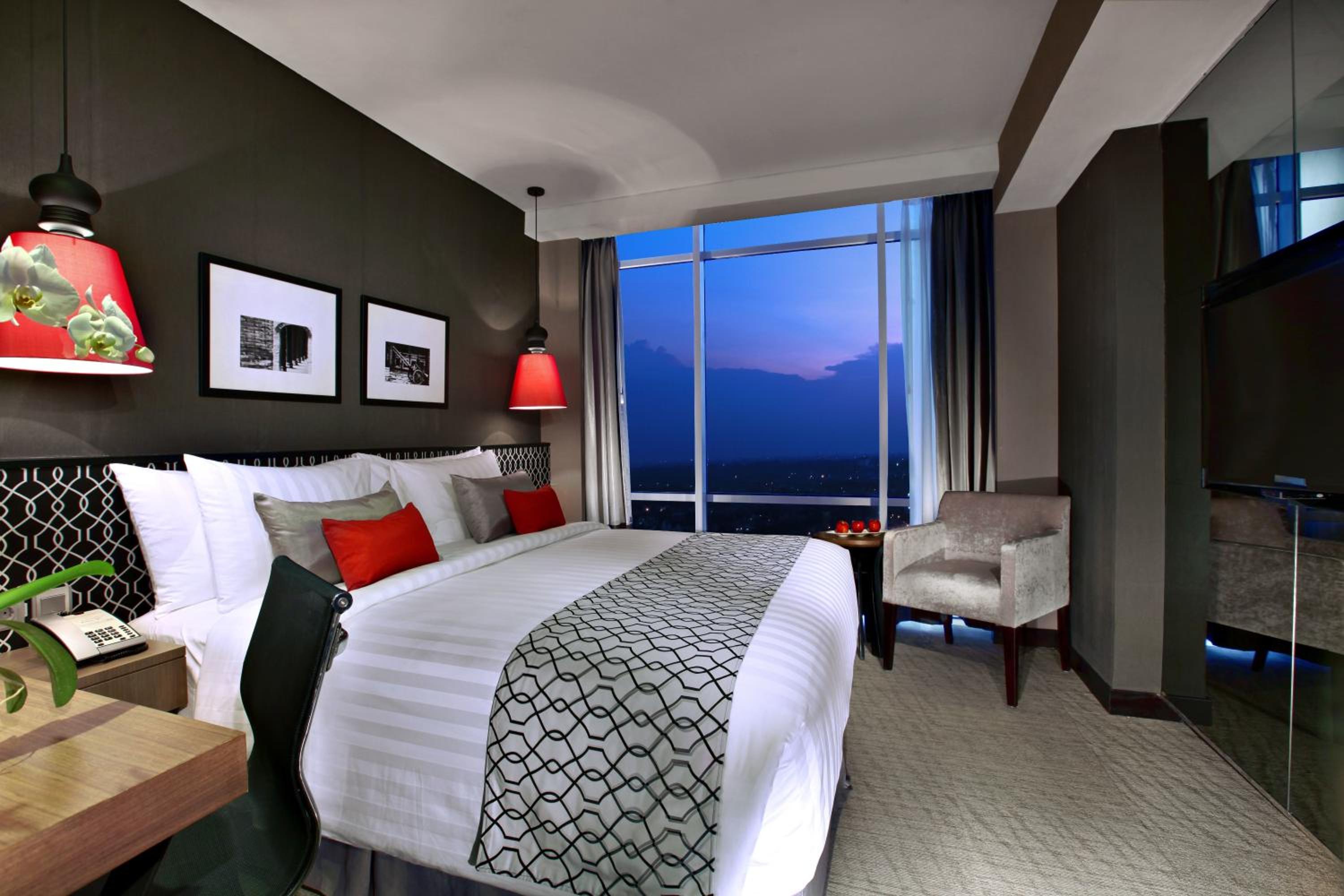 Deluxe Queen Room